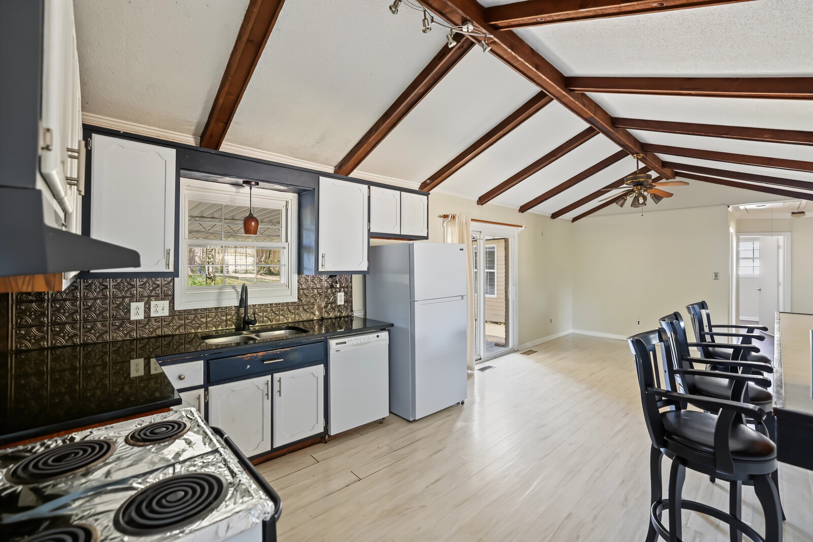 425 Malvin St Property Photo 11