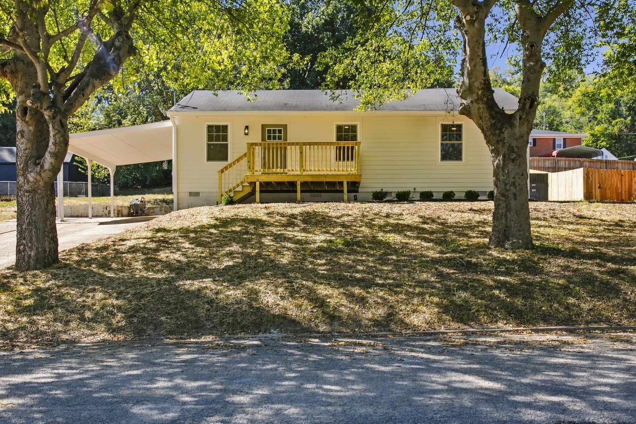 207 Edgewood Ave Property Photo 1