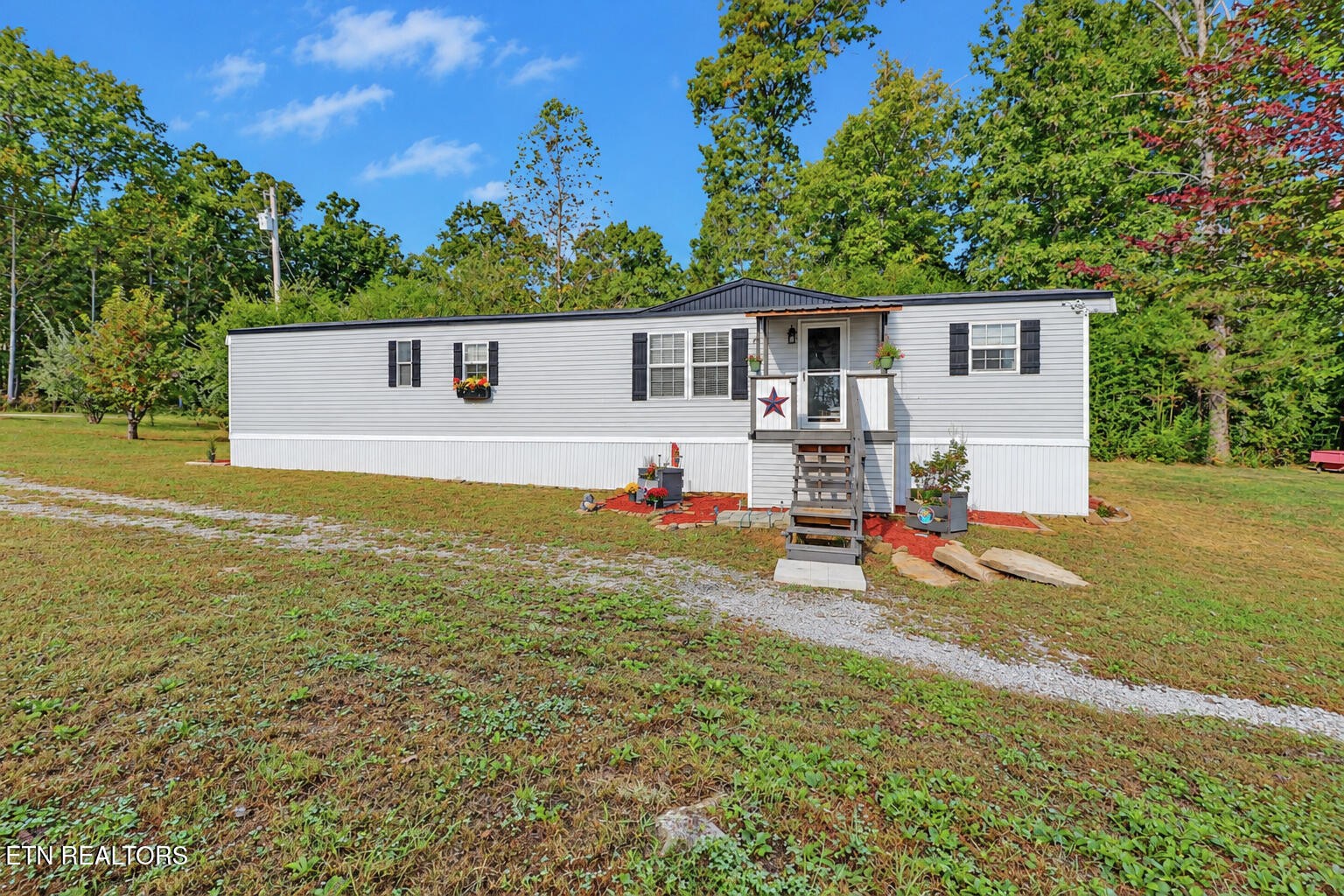 420 Oneida Lane Property Photo 2