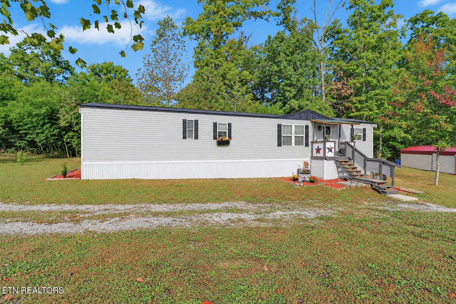 420 Oneida Lane Property Photo 3