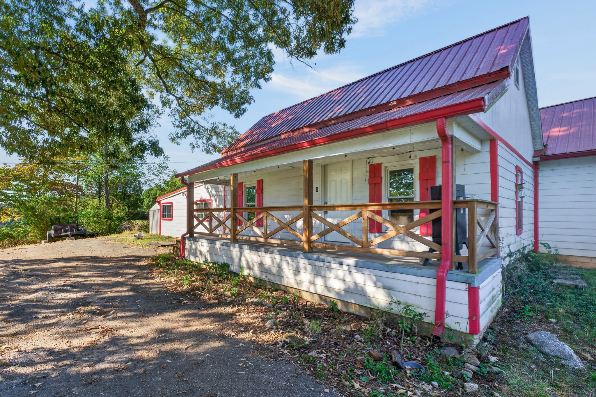1022 Fairview Rd Property Photo 1
