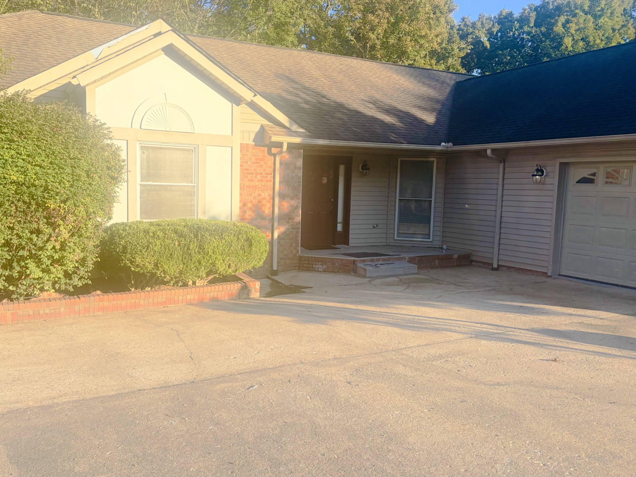 131 Vannoak Dr Property Photo 1
