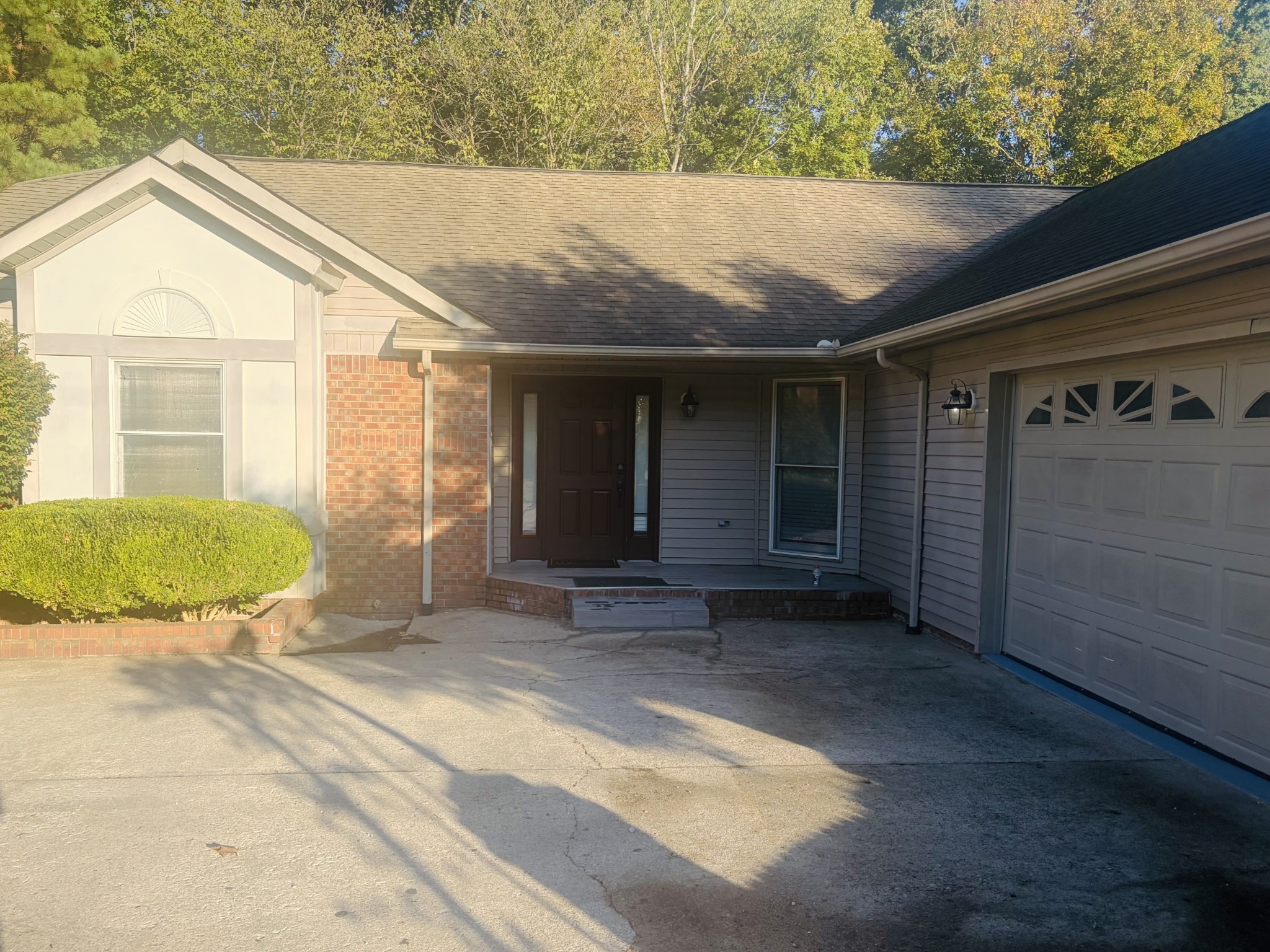 131 Vannoak Dr Property Photo 2