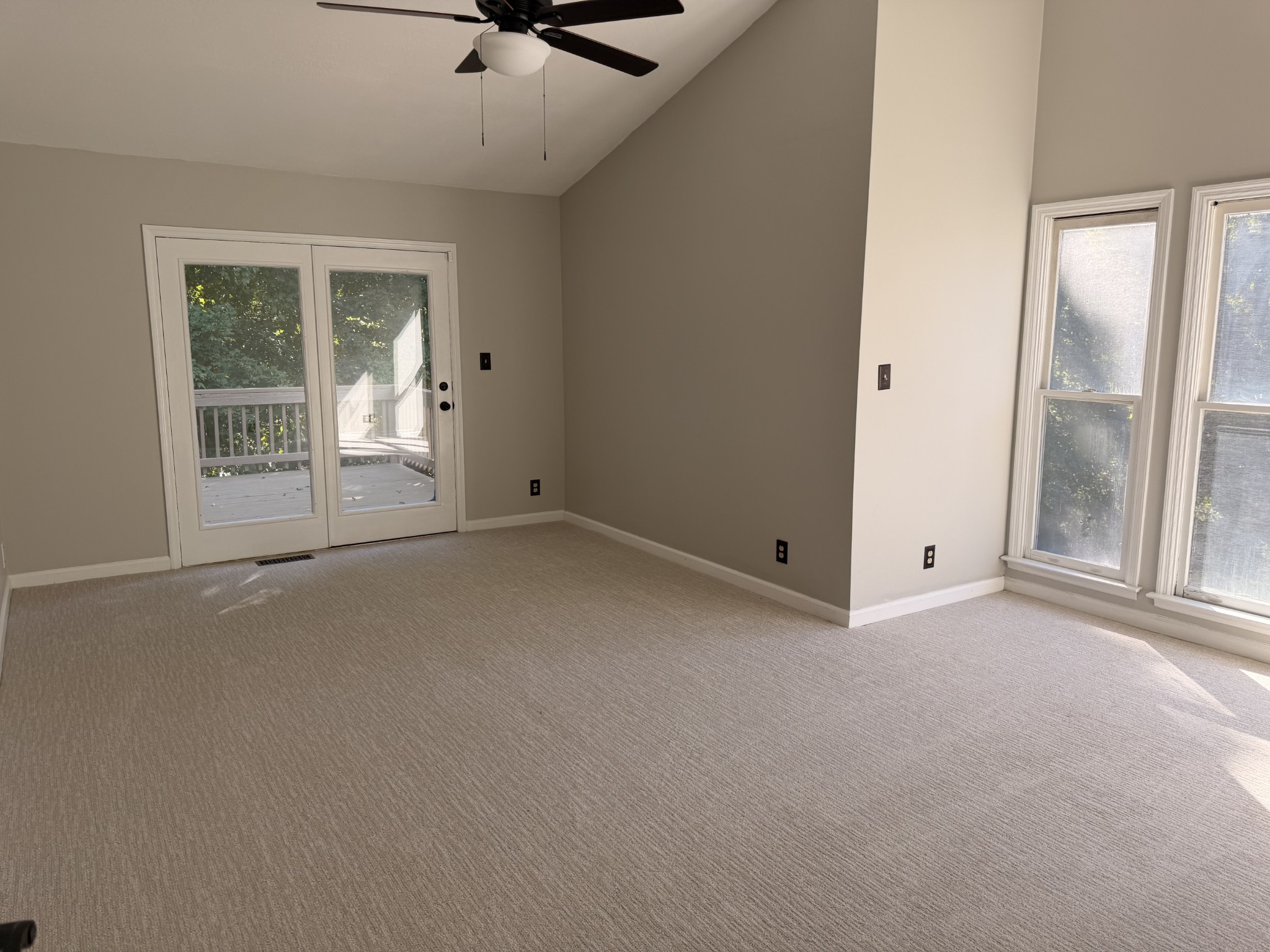 131 Vannoak Dr Property Photo 4