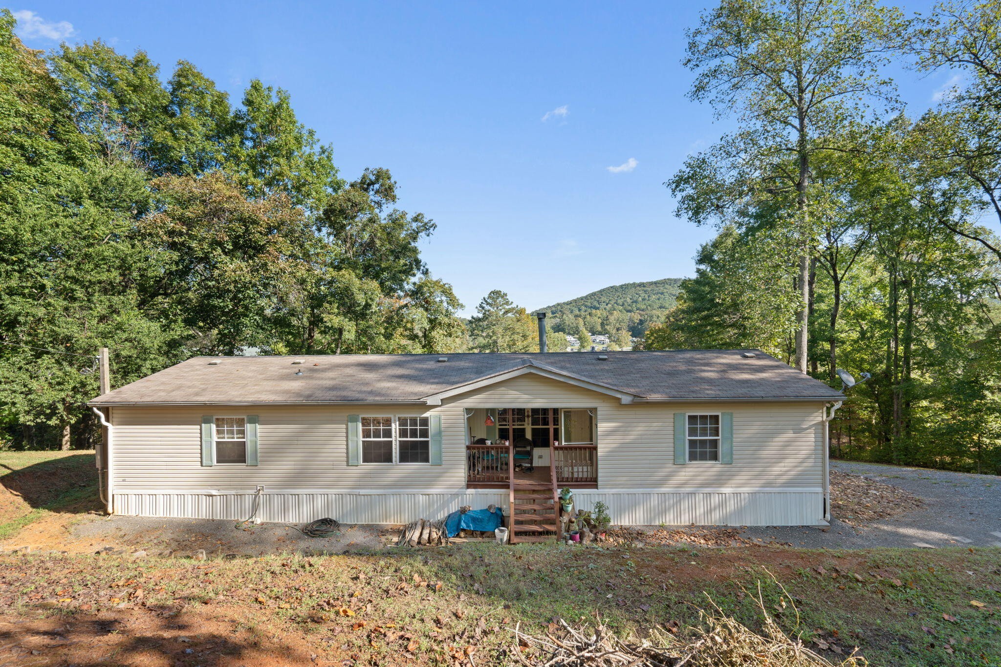 482 Hiwassee Drive Property Photo 1