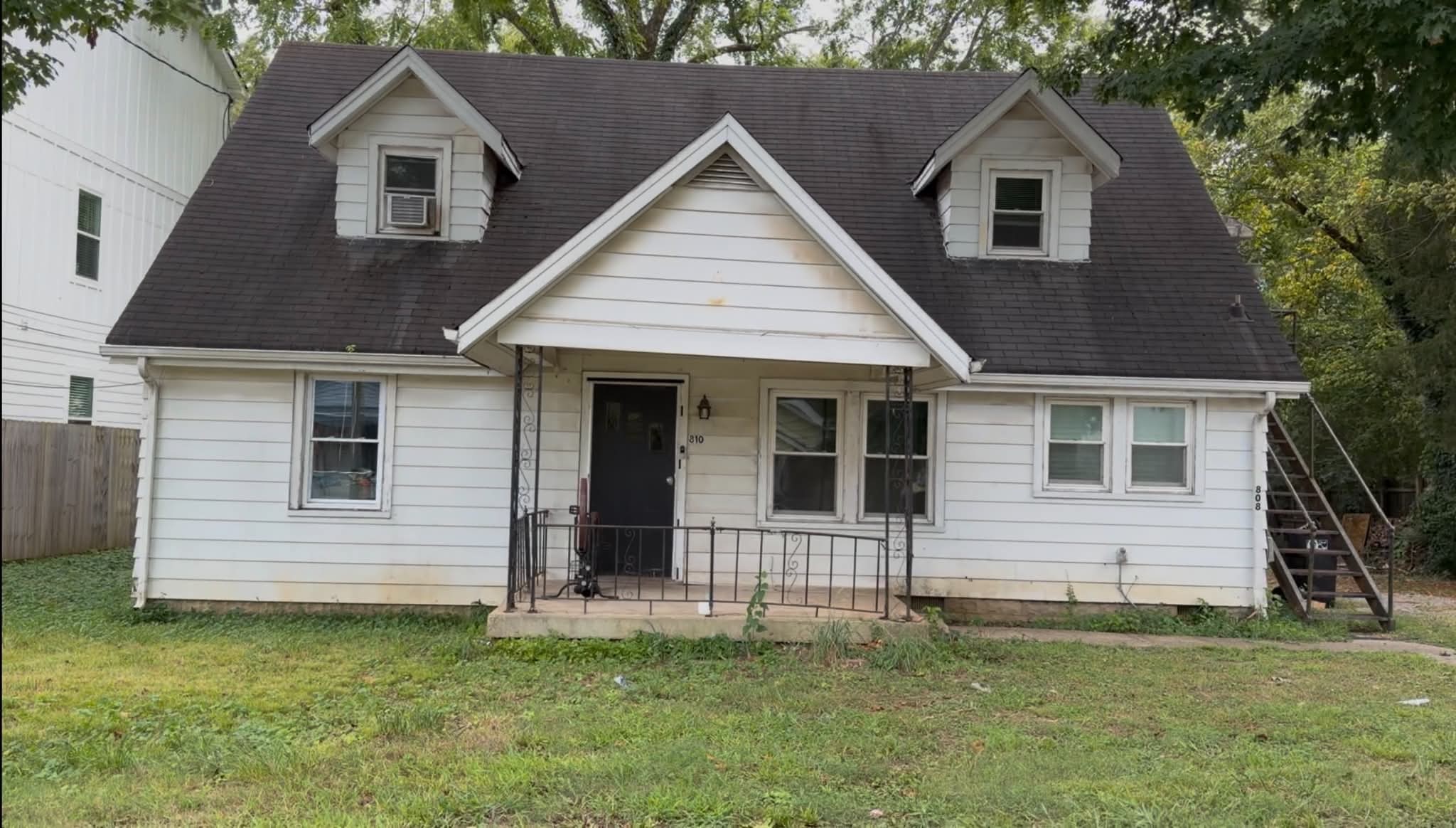 810 E Vine St