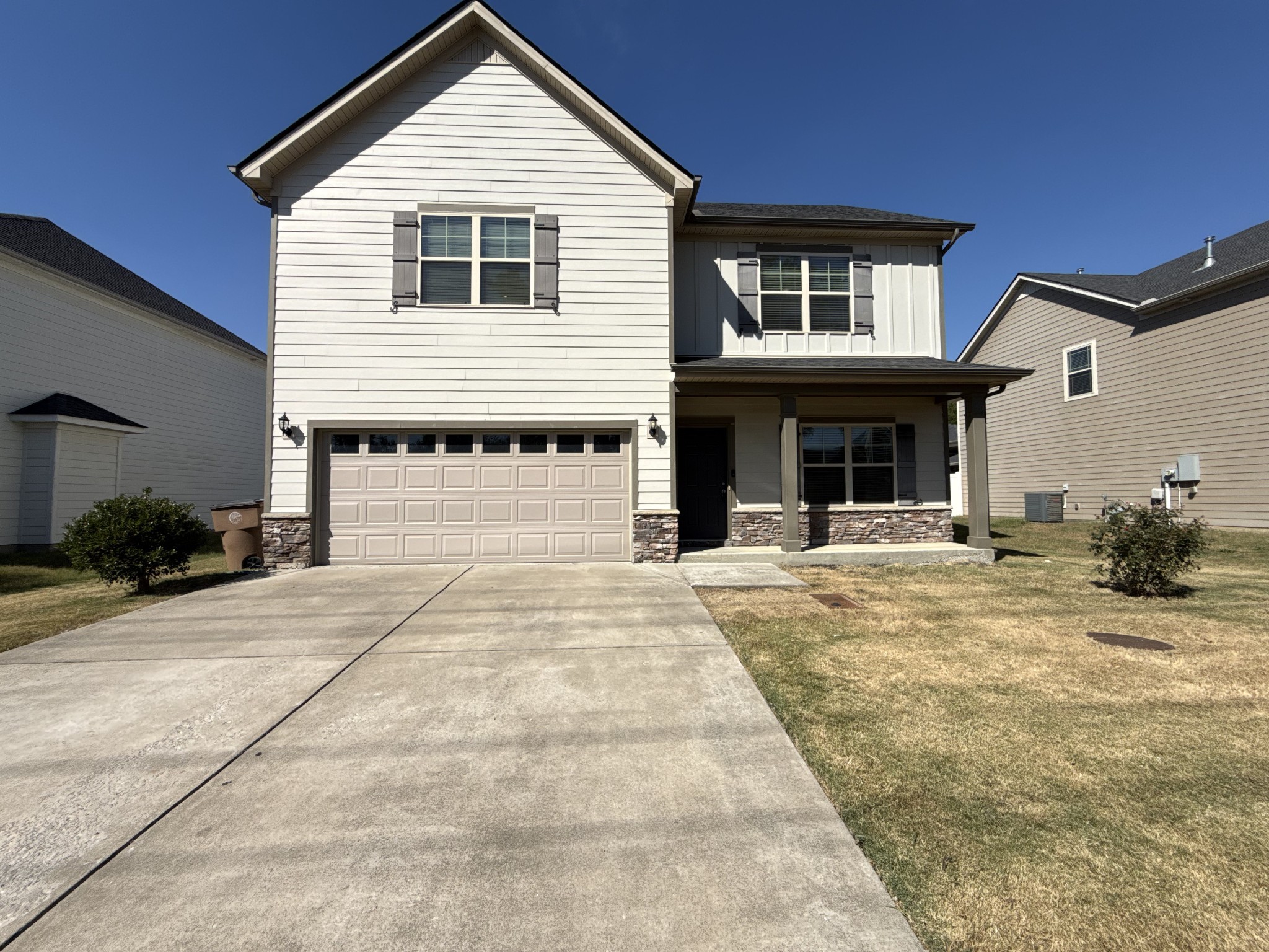 576 Green Ln Property Photo 1