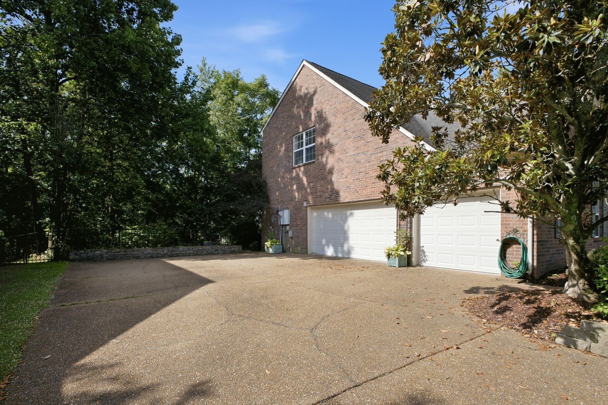 7001 Stone Run Dr Property Photo 4
