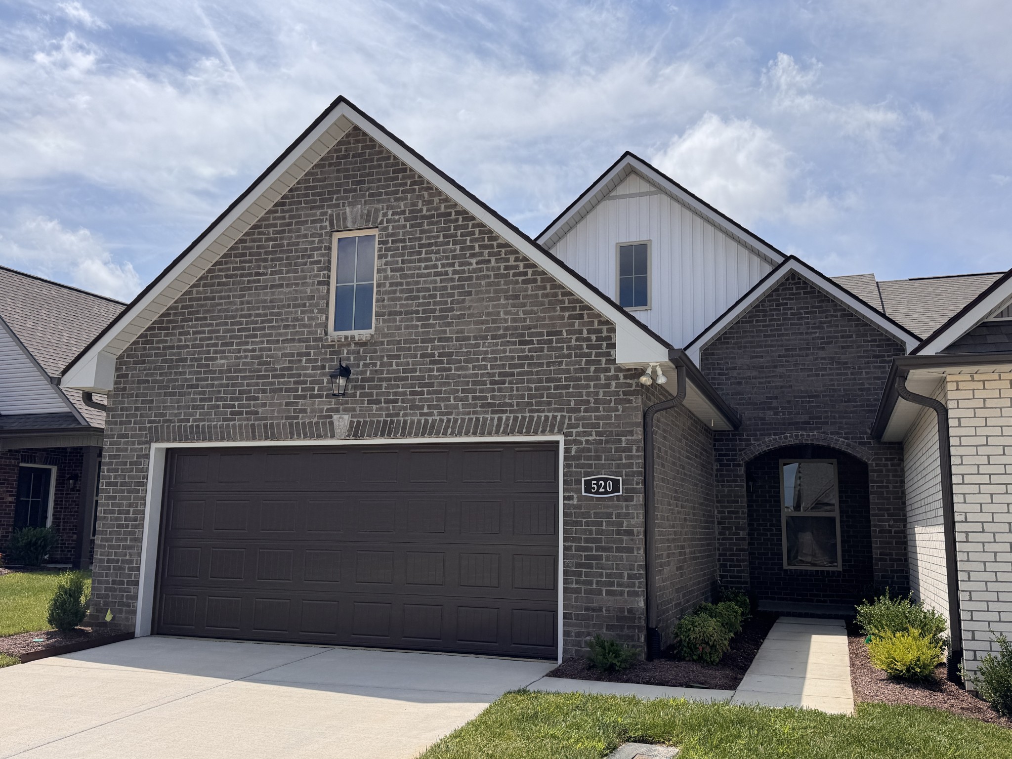 520 W Foxrun Property Photo 1