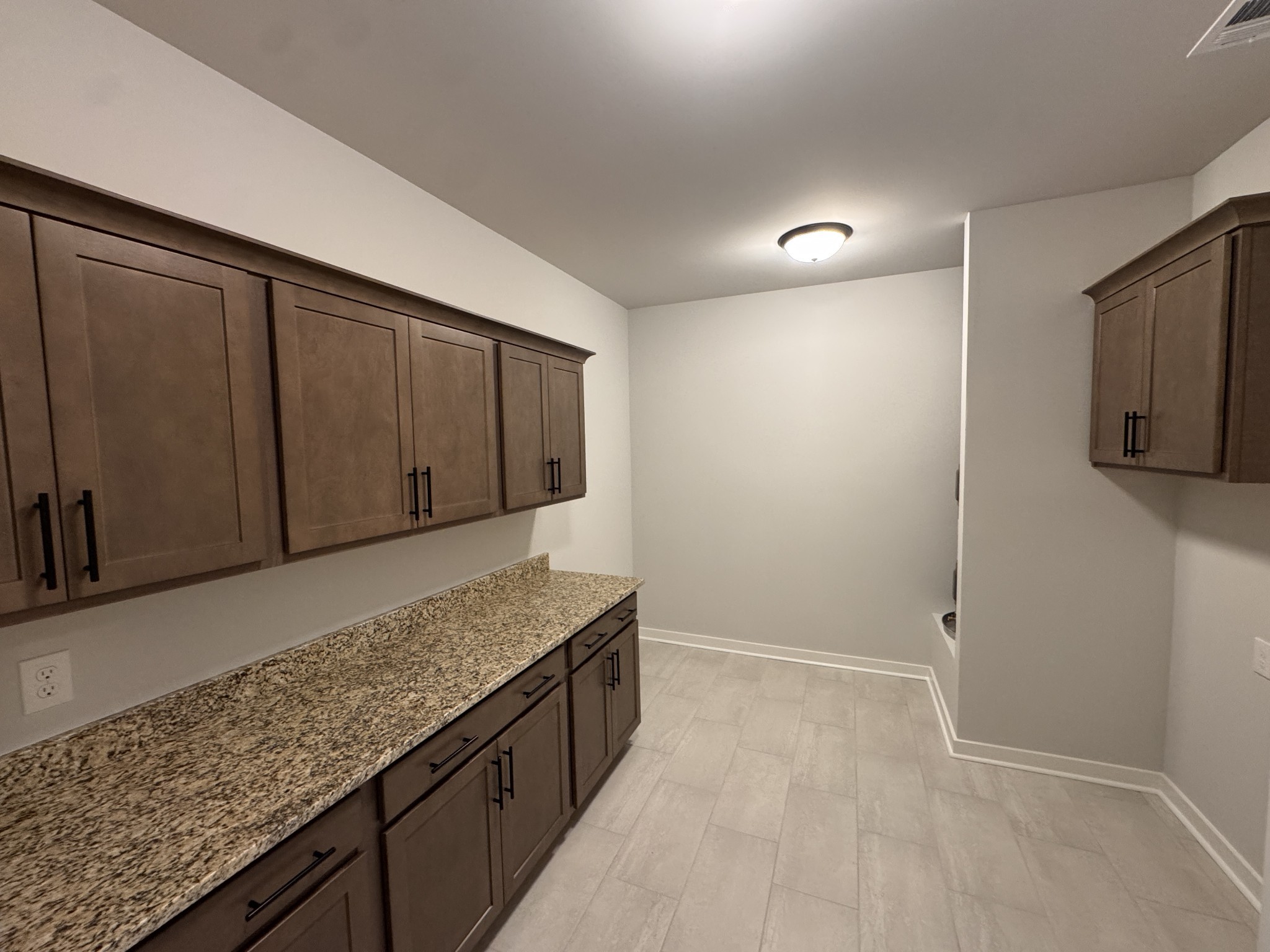 520 W Foxrun Property Photo 3