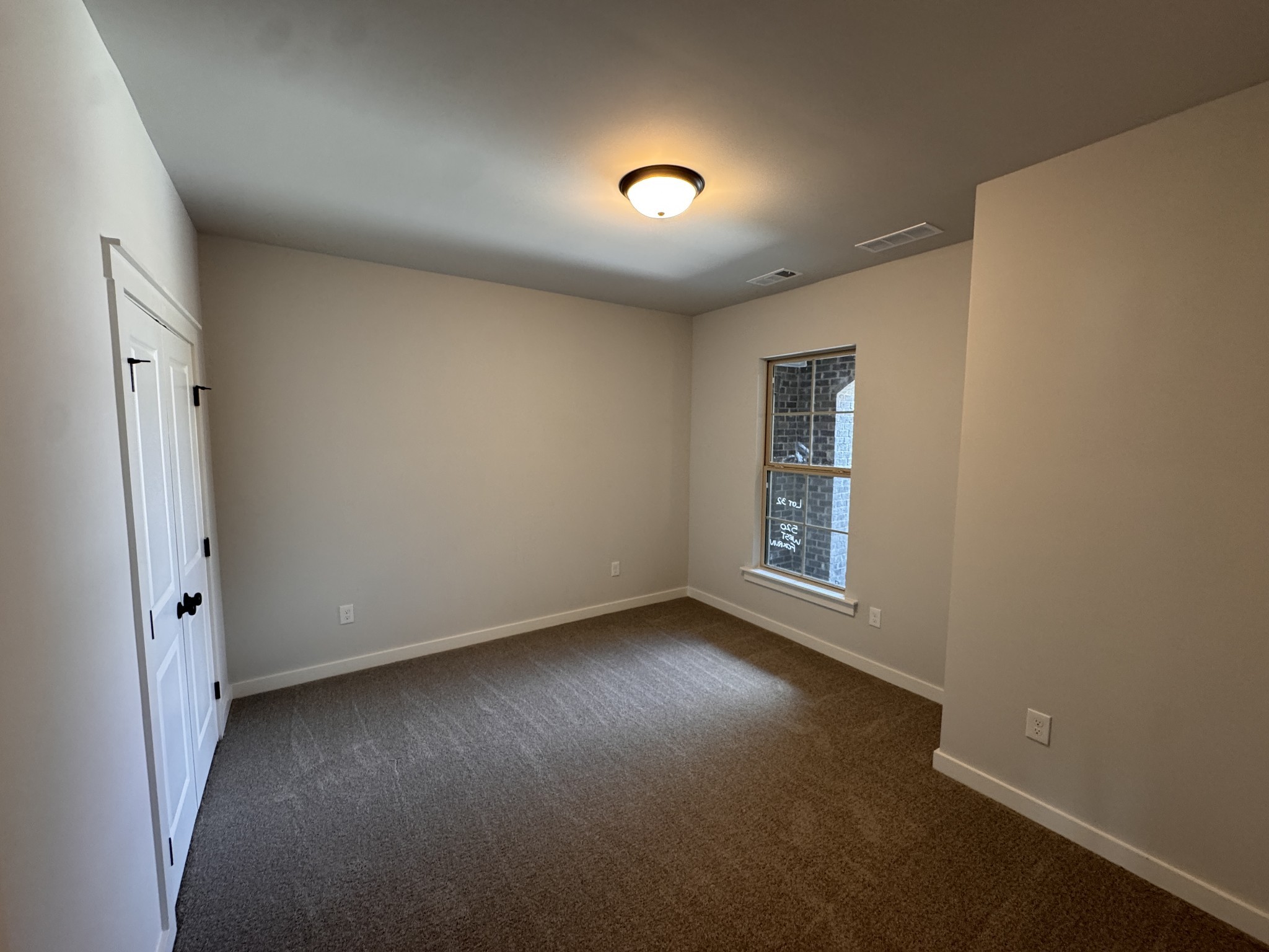 520 W Foxrun Property Photo 4