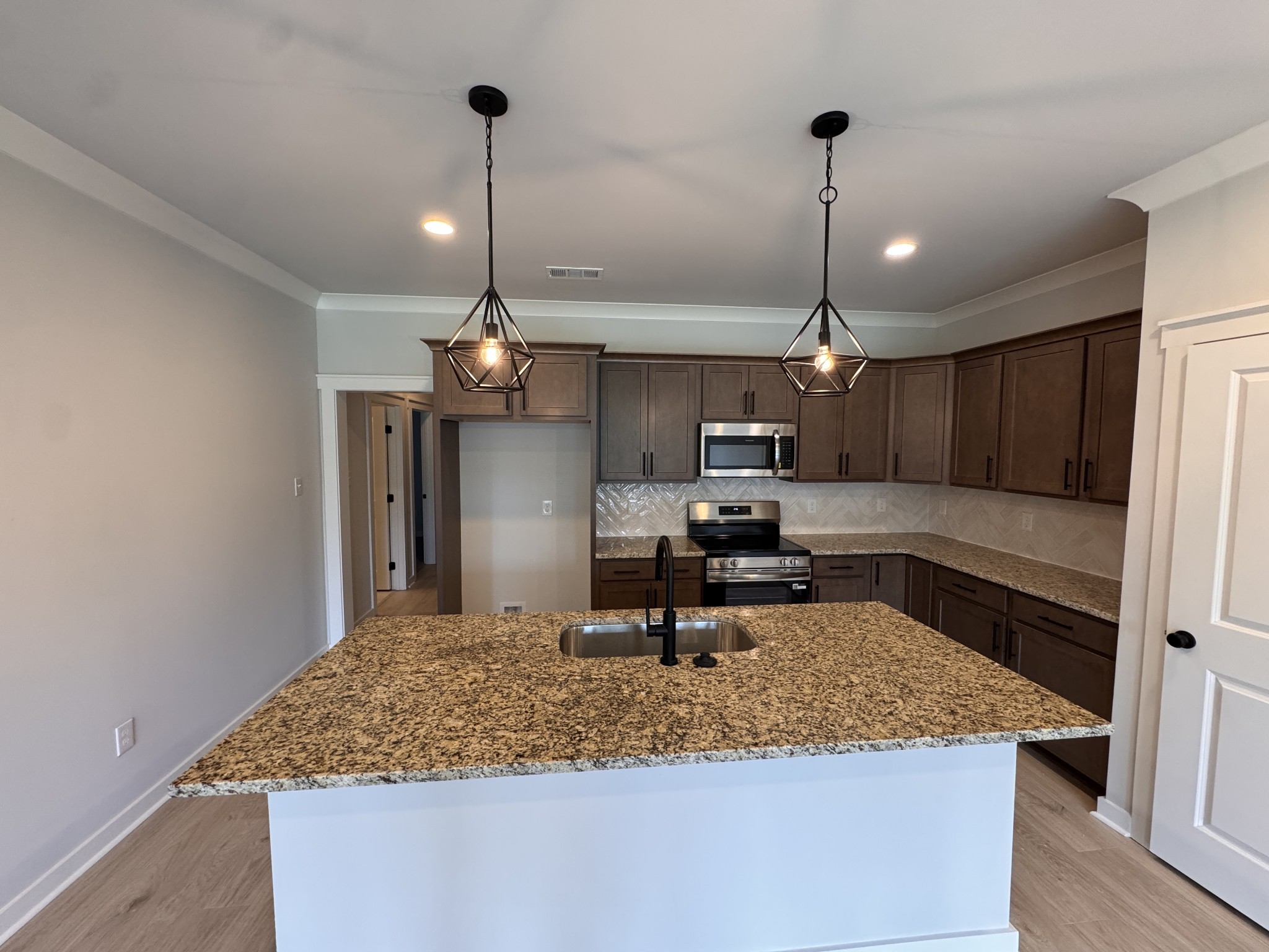 520 W Foxrun Property Photo 7