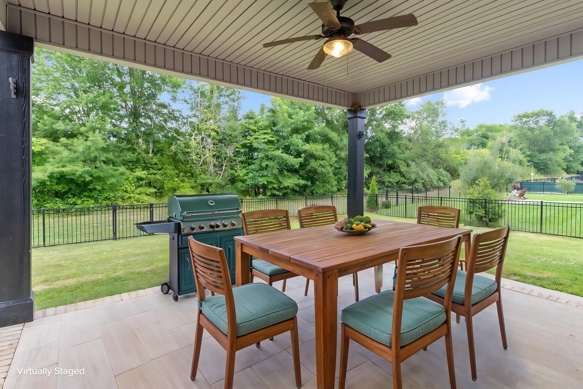 1072 Chagford Dr Property Photo 11