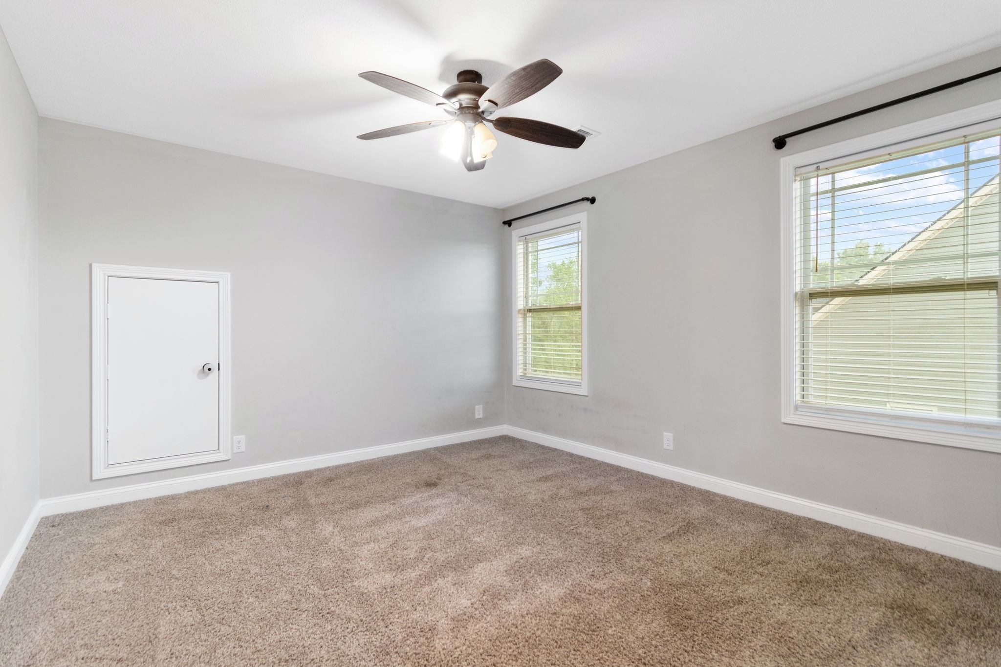1072 Chagford Dr Property Photo 36