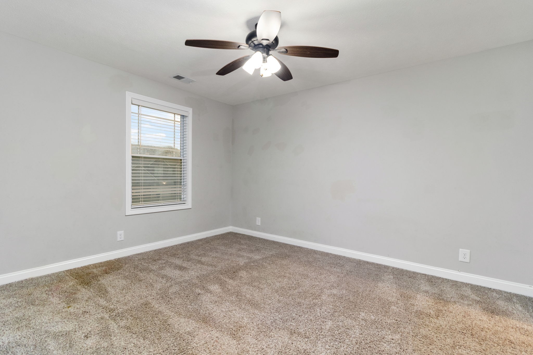 1072 Chagford Dr Property Photo 37