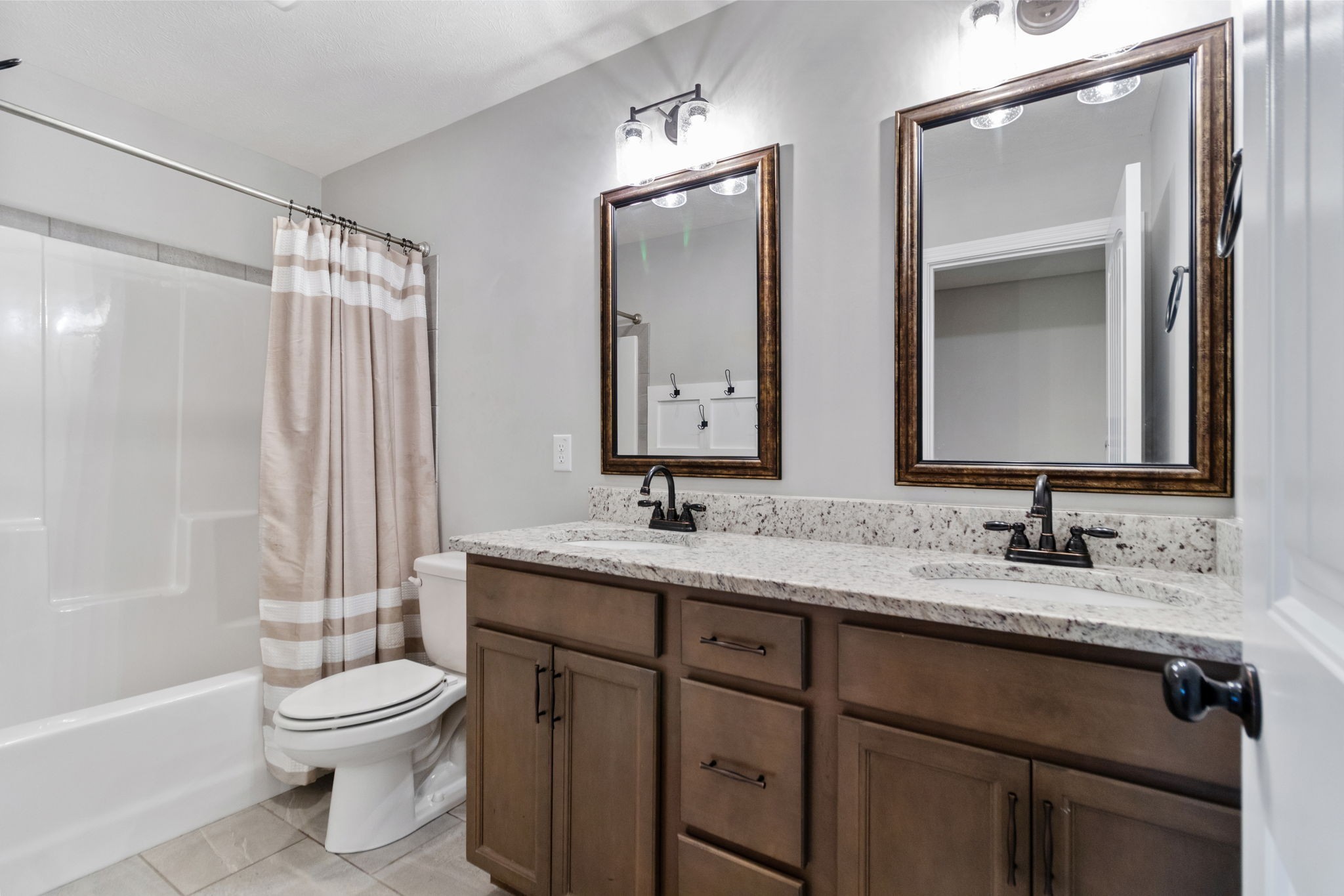 1072 Chagford Dr Property Photo 40