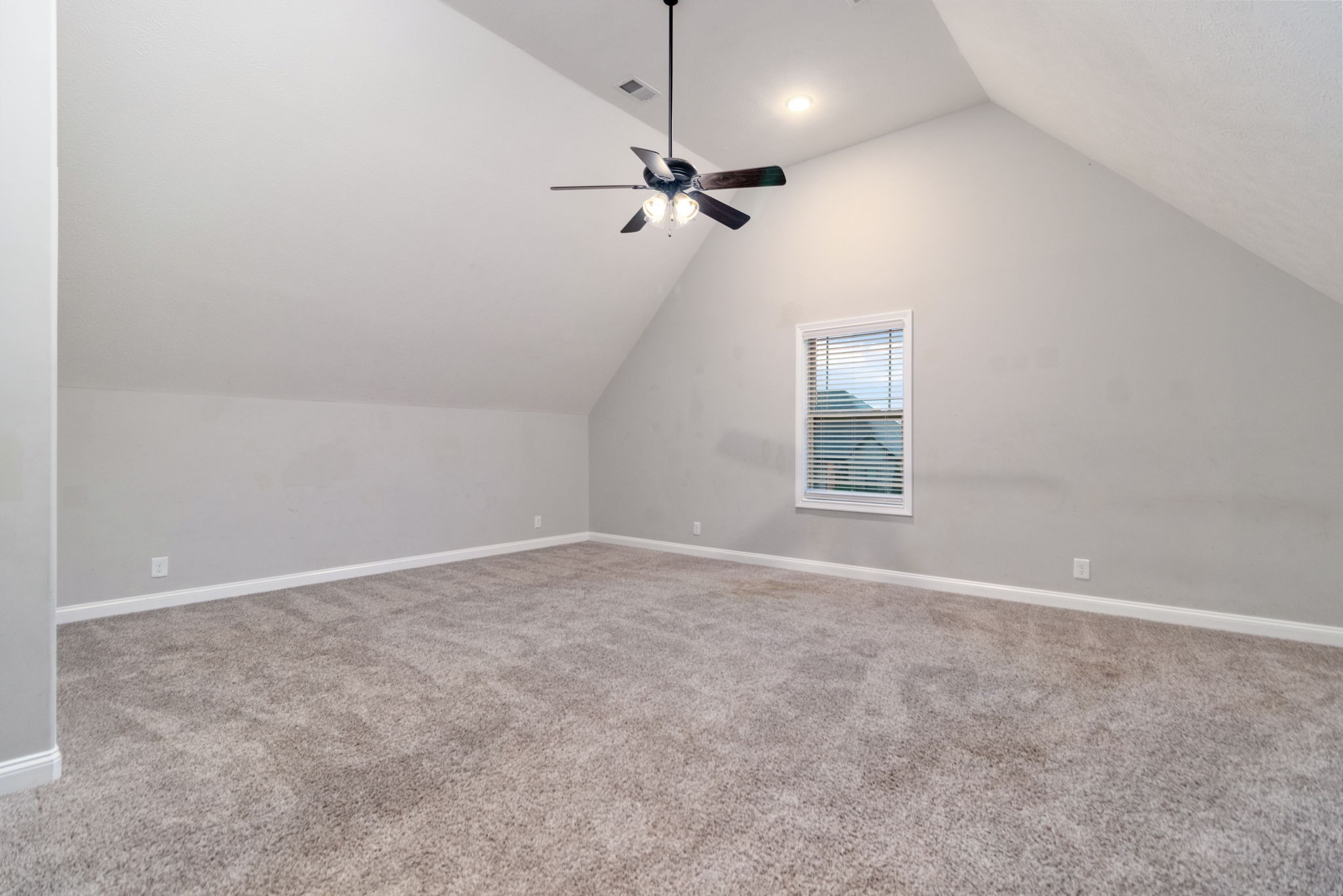 1072 Chagford Dr Property Photo 41