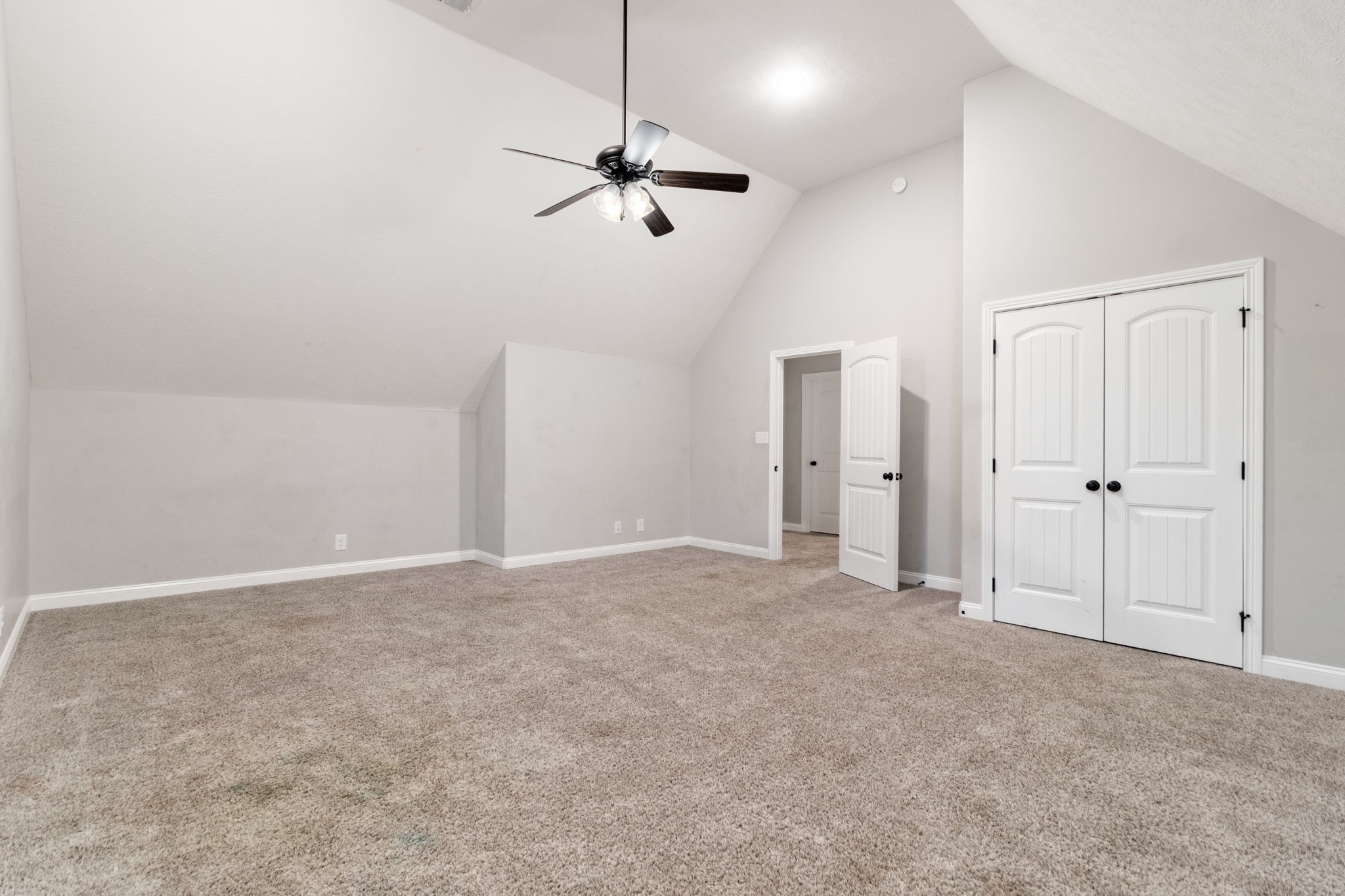 1072 Chagford Dr Property Photo 42