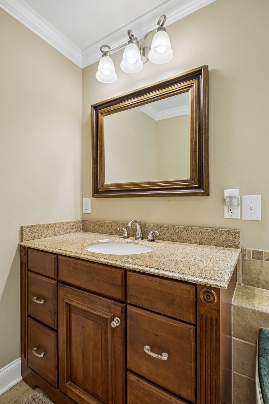 708 Glen Oaks Dr Property Photo 23