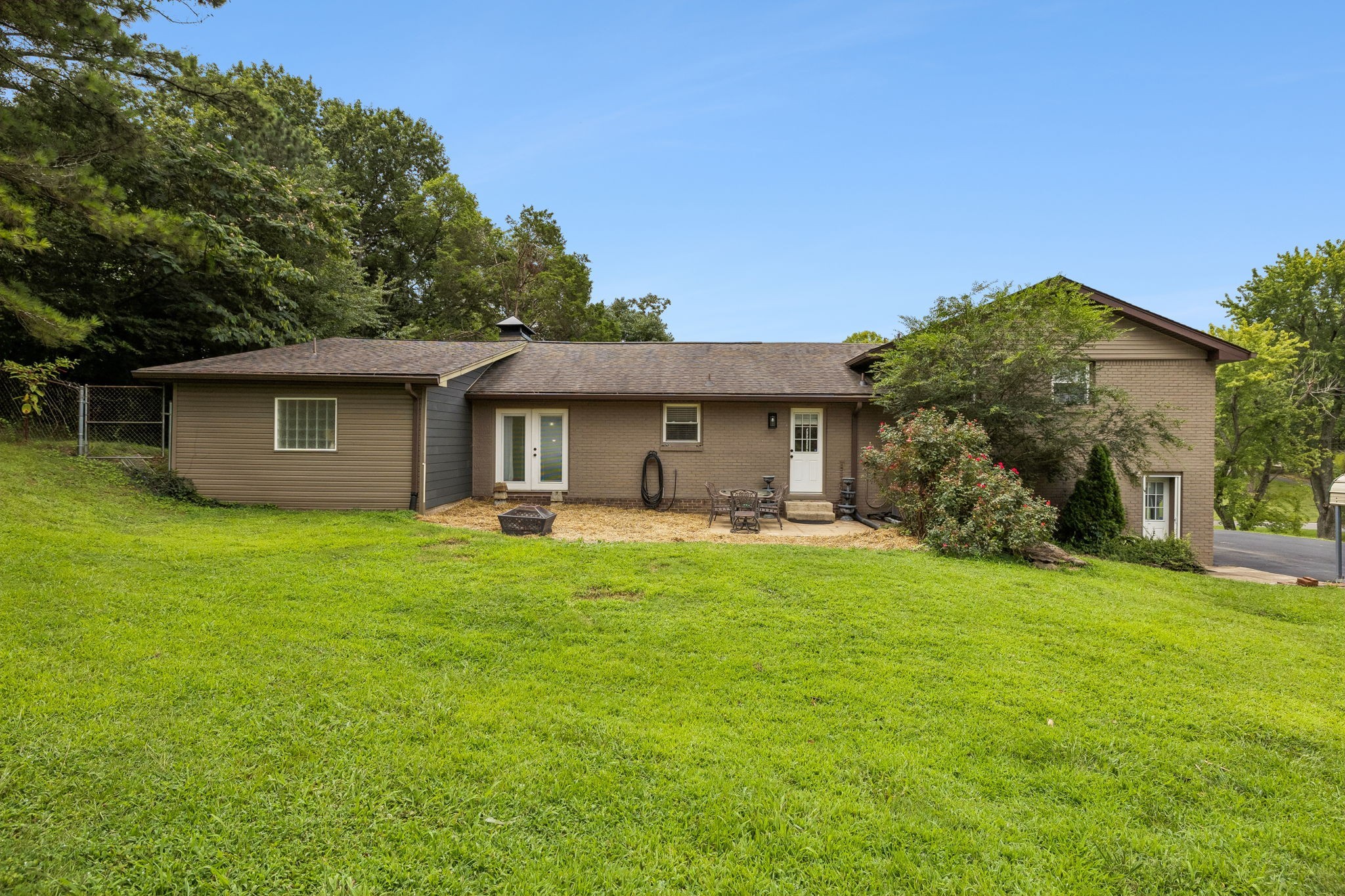 708 Glen Oaks Dr Property Photo 41