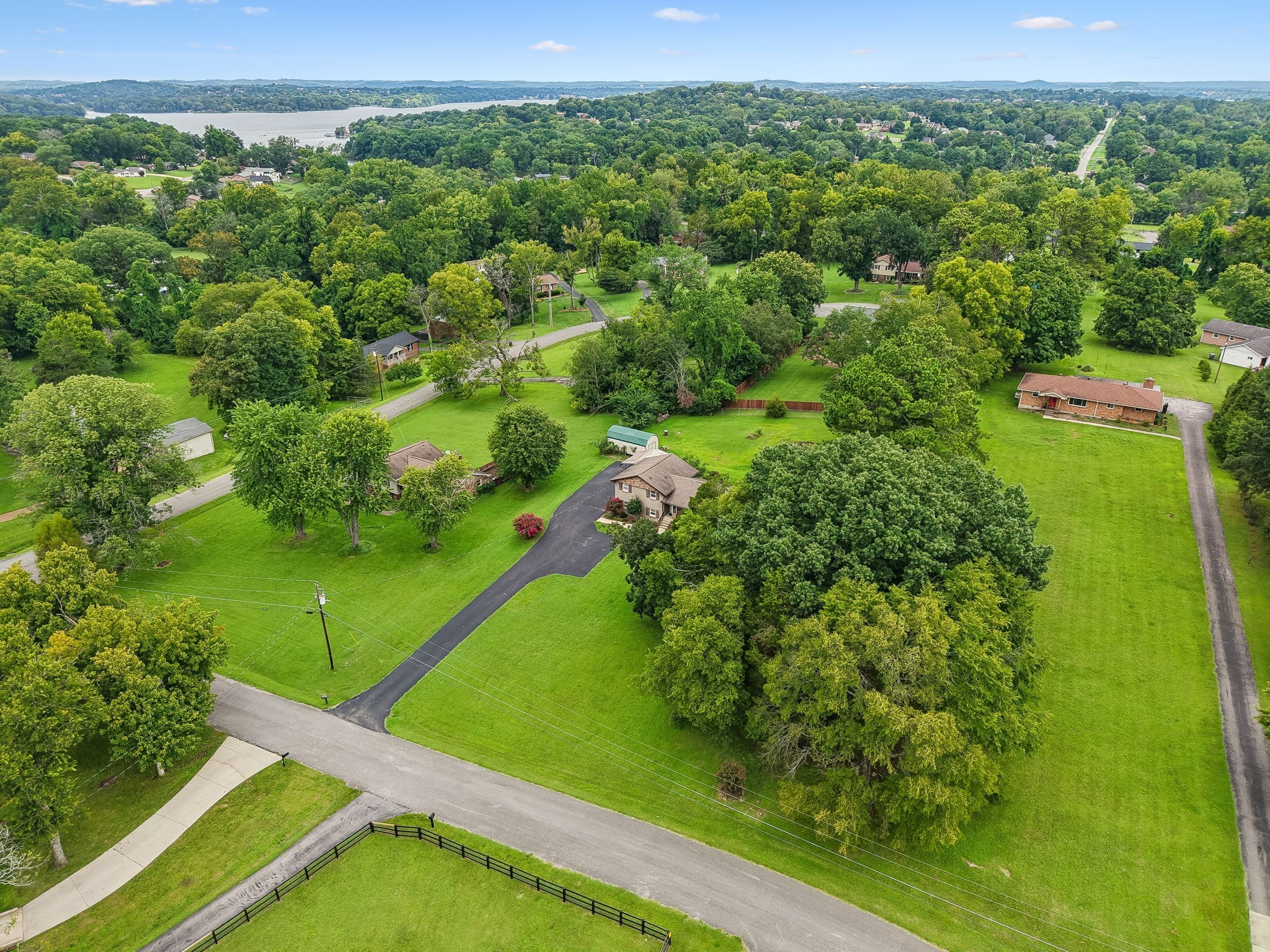 708 Glen Oaks Dr Property Photo 49