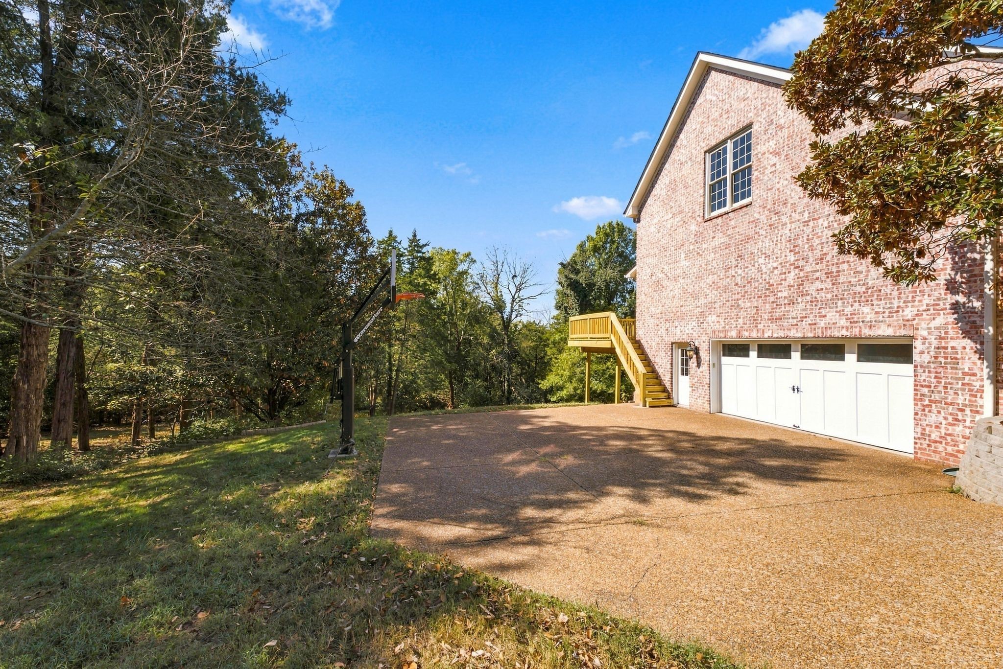237 Halberton Dr Property Photo 3