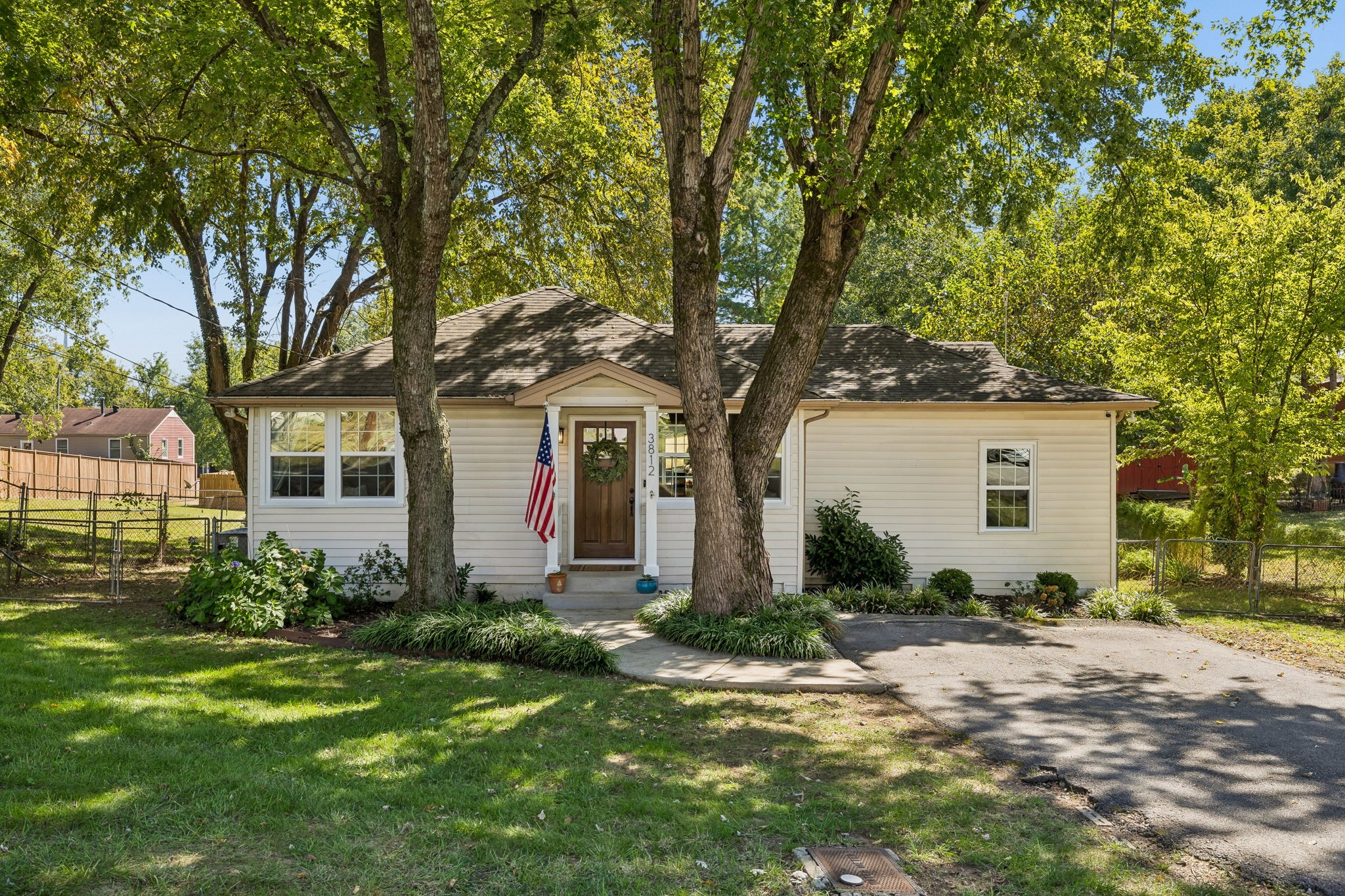 3812 Inglewood Cir, N Property Photo 1