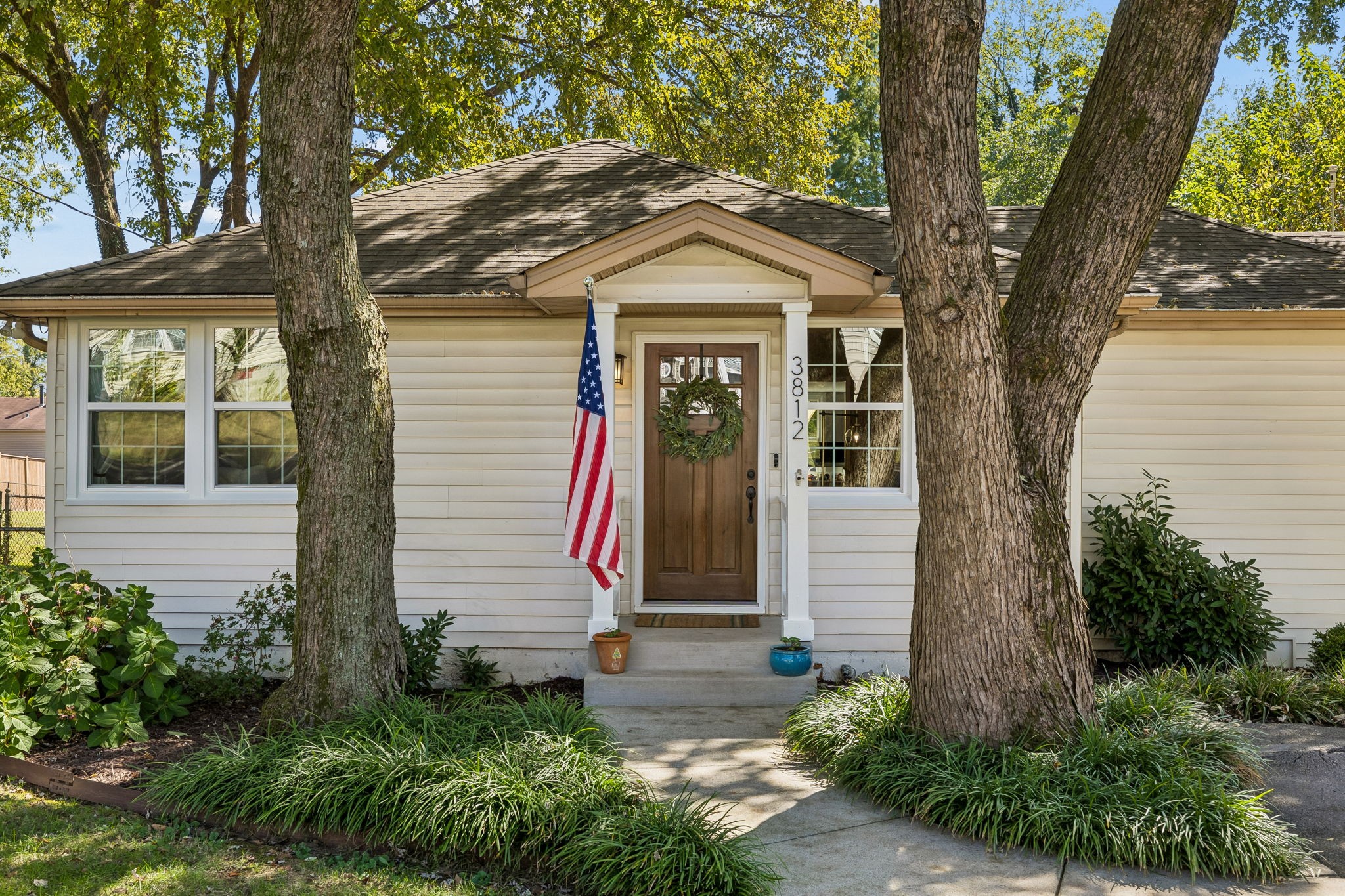3812 Inglewood Cir, N Property Photo 2