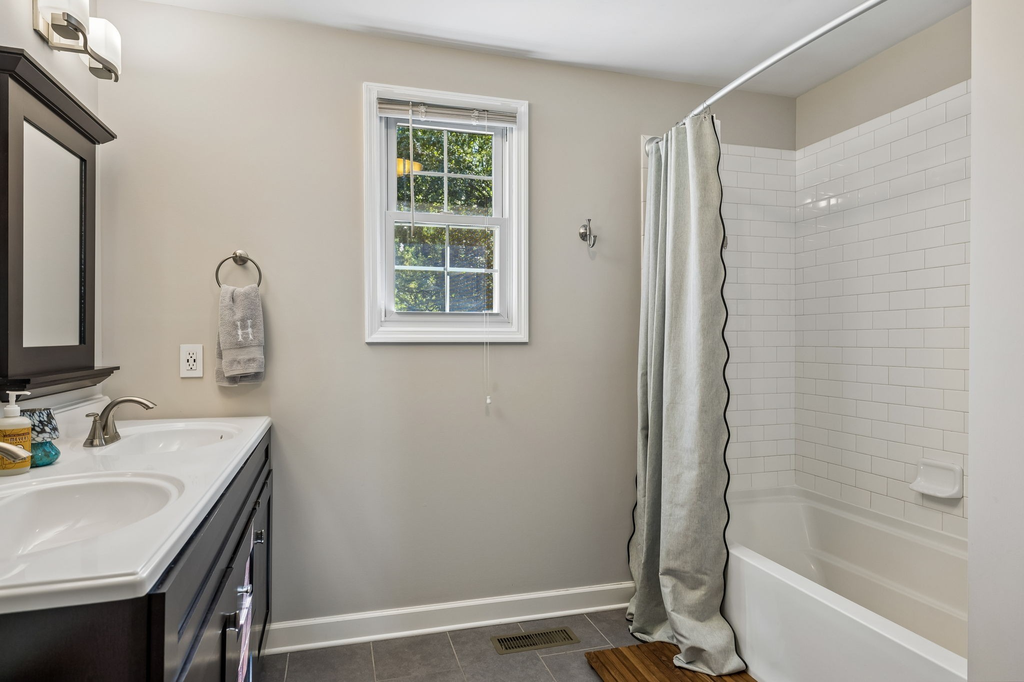 3812 Inglewood Cir, N Property Photo 22