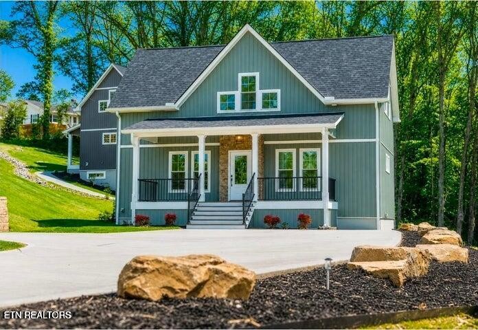 158 California Ave Property Photo 1