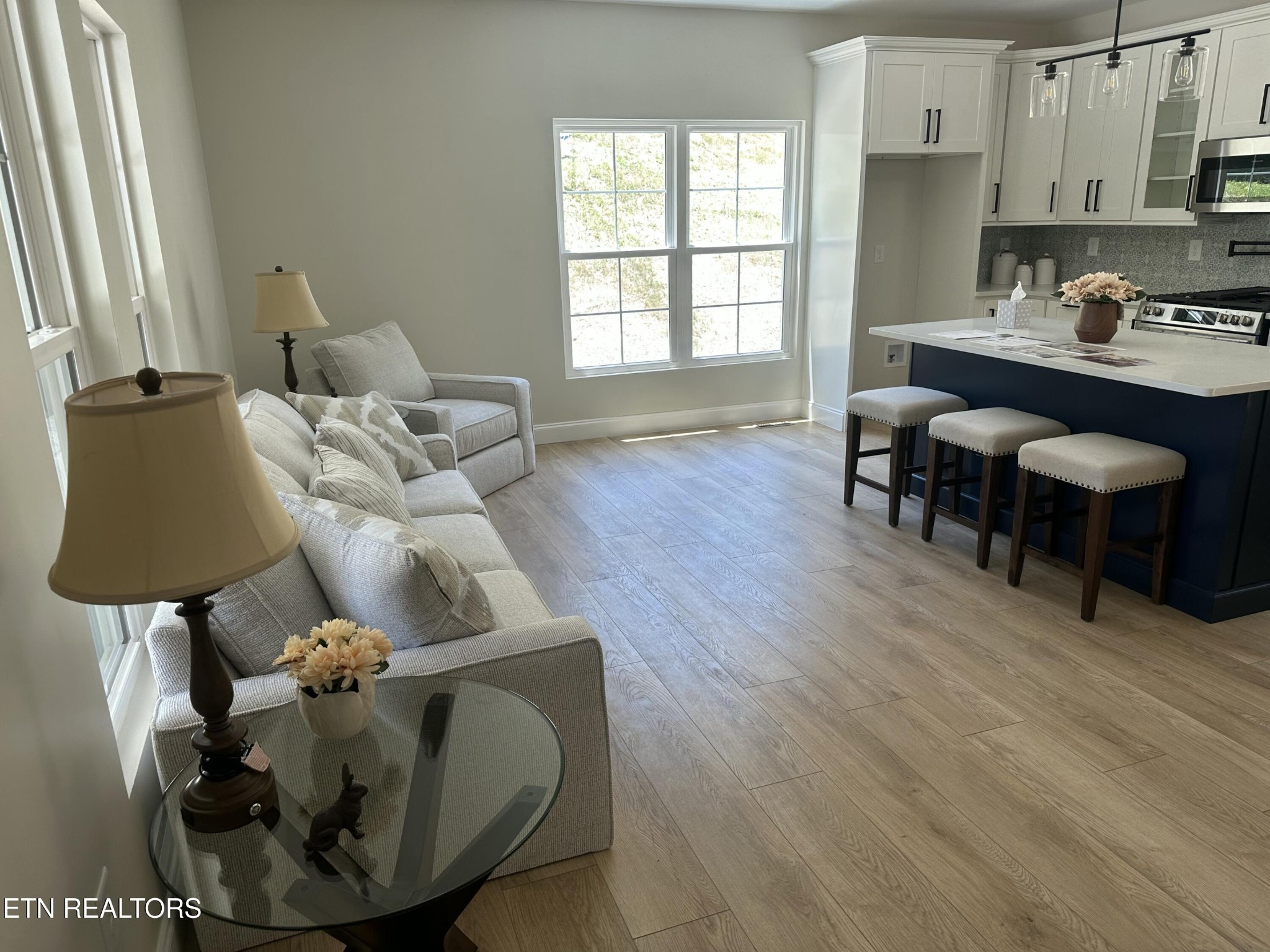 158 California Ave Property Photo 14
