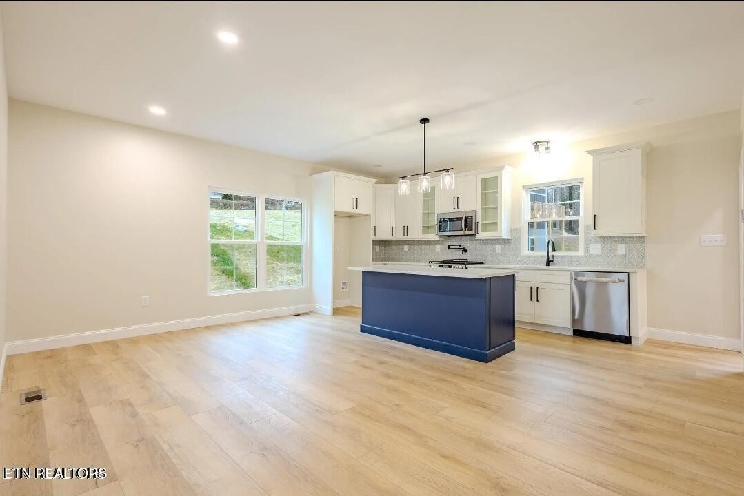 158 California Ave Property Photo 17