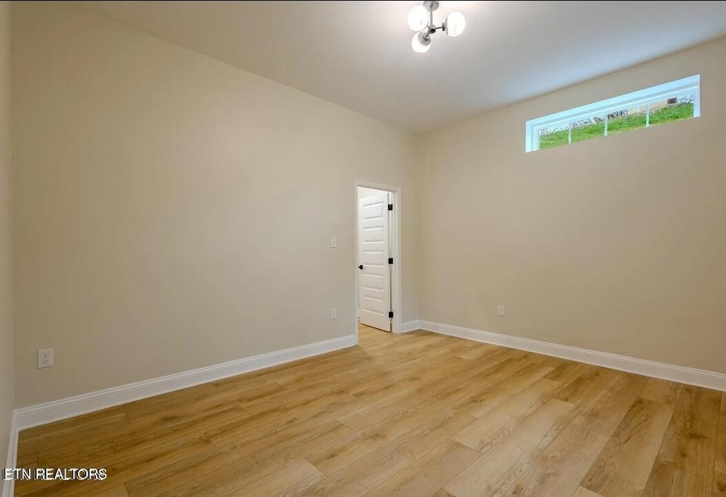 158 California Ave Property Photo 20