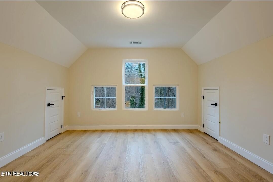 158 California Ave Property Photo 21