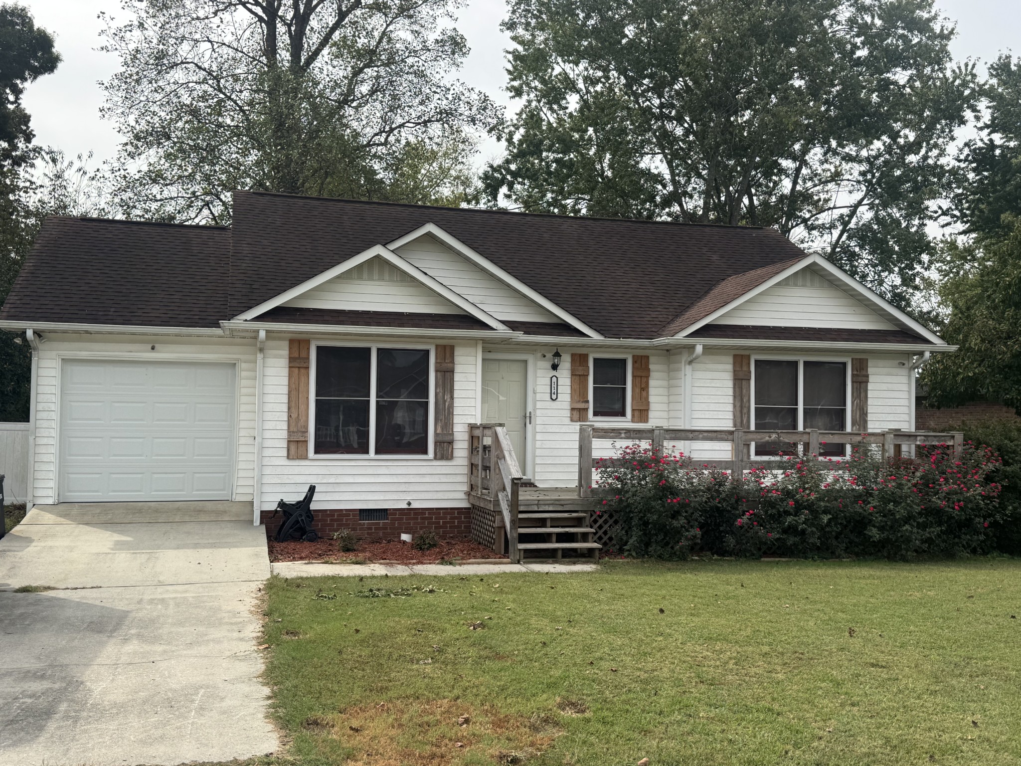 114 Bradbury Ct Property Photo 1