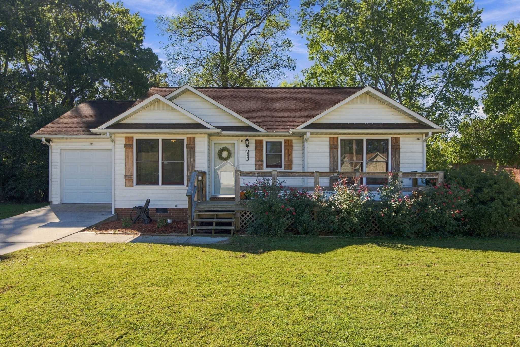 114 Bradbury Ct Property Photo 2