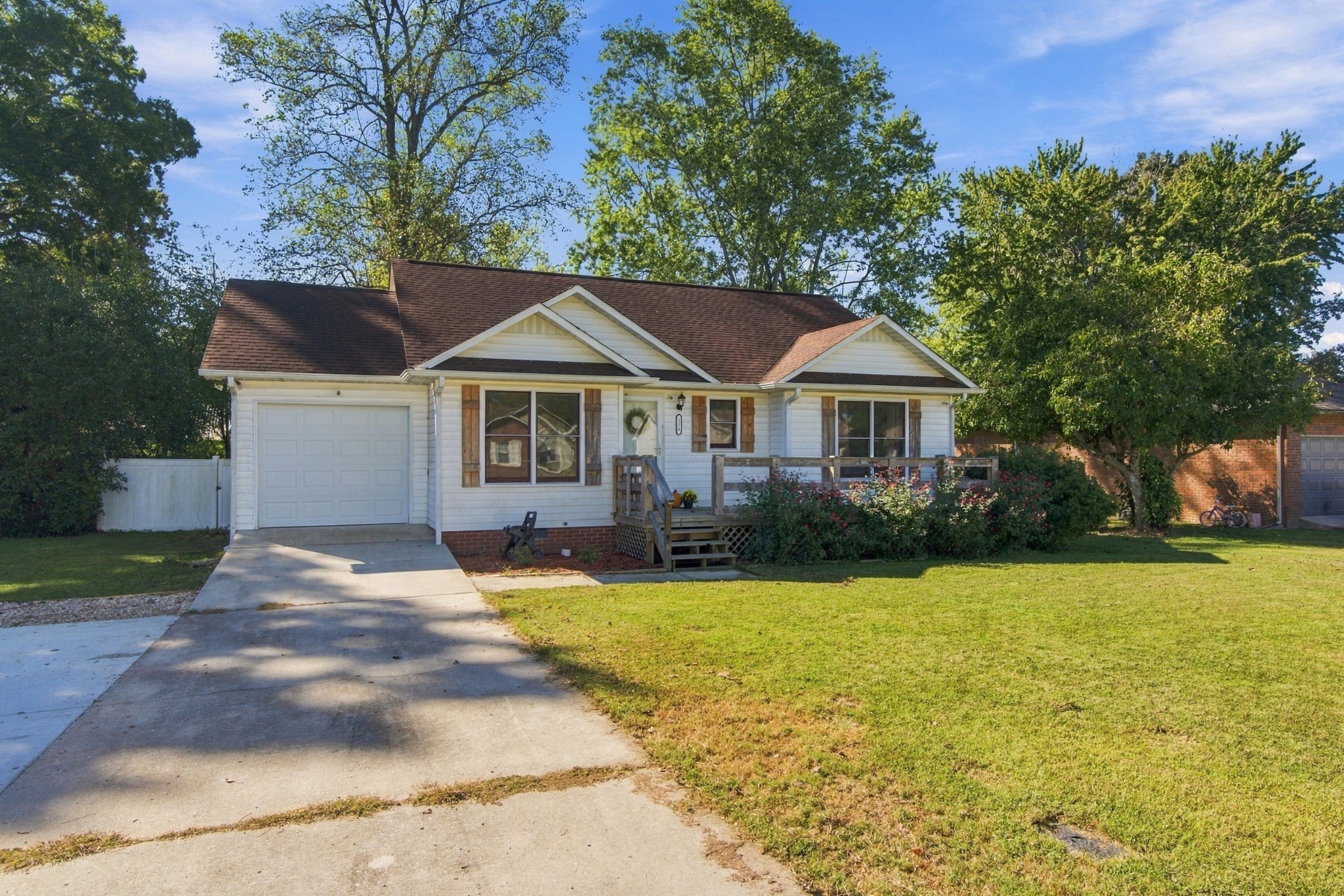 114 Bradbury Ct Property Photo 3