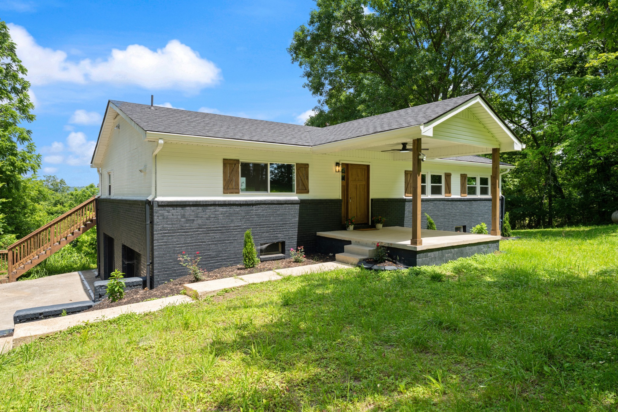 213 Delina Boonshill Rd Property Photo 1
