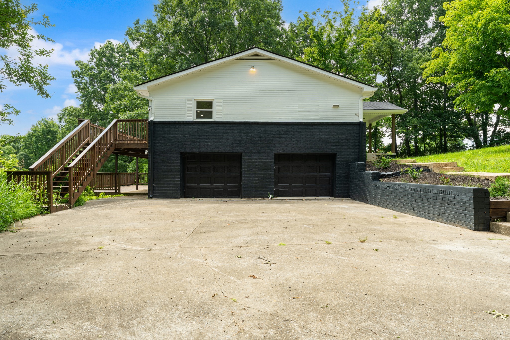 213 Delina Boonshill Rd Property Photo 8
