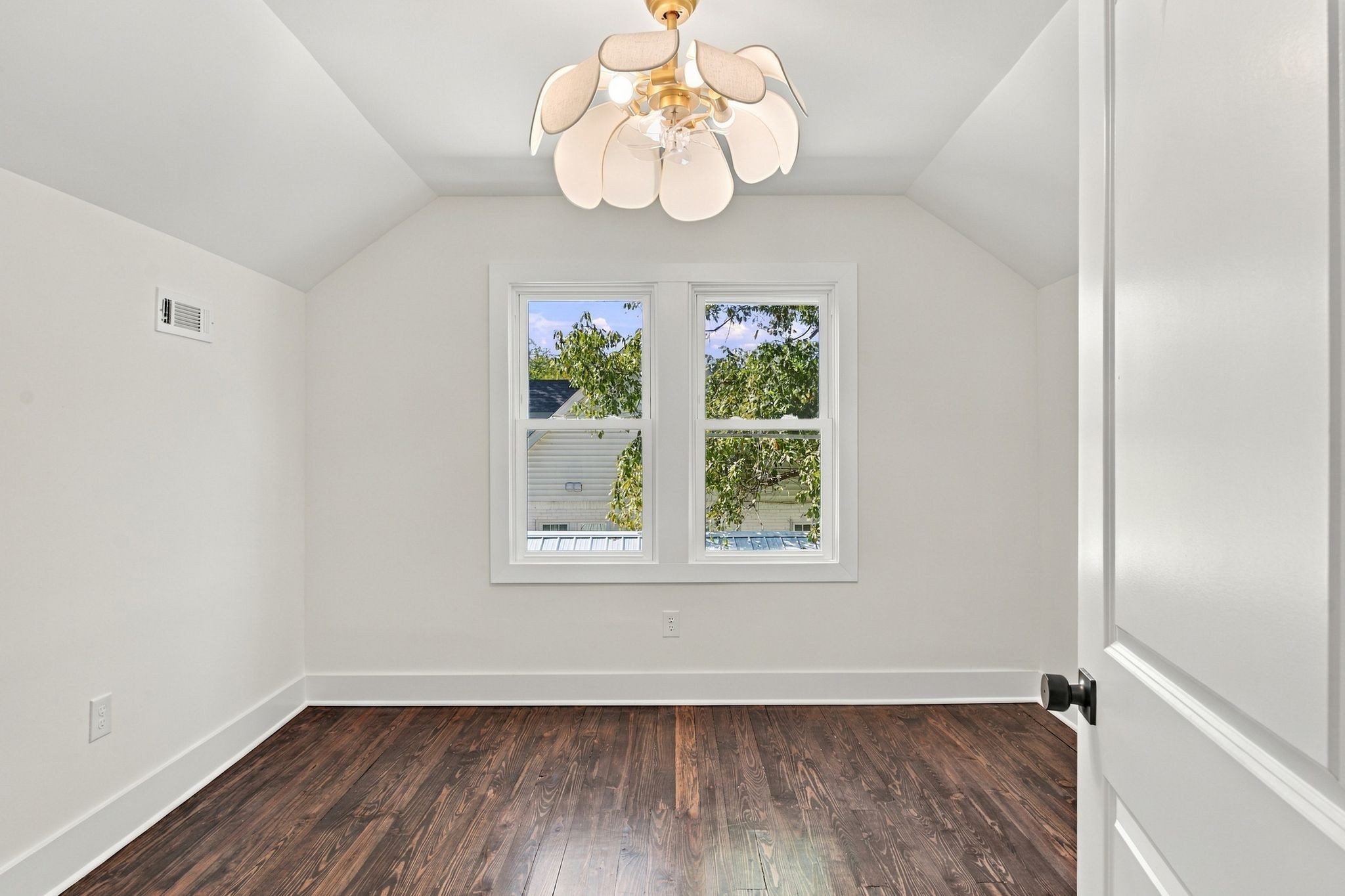 250 Madison Blvd Property Photo 28