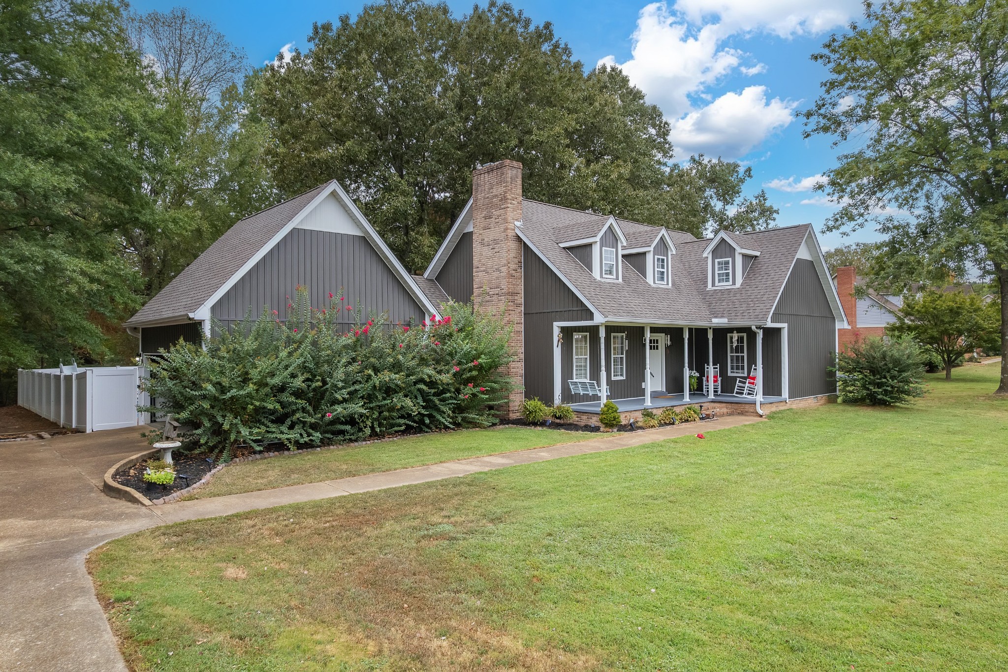 225 Meadowbrook Cir Property Photo 3