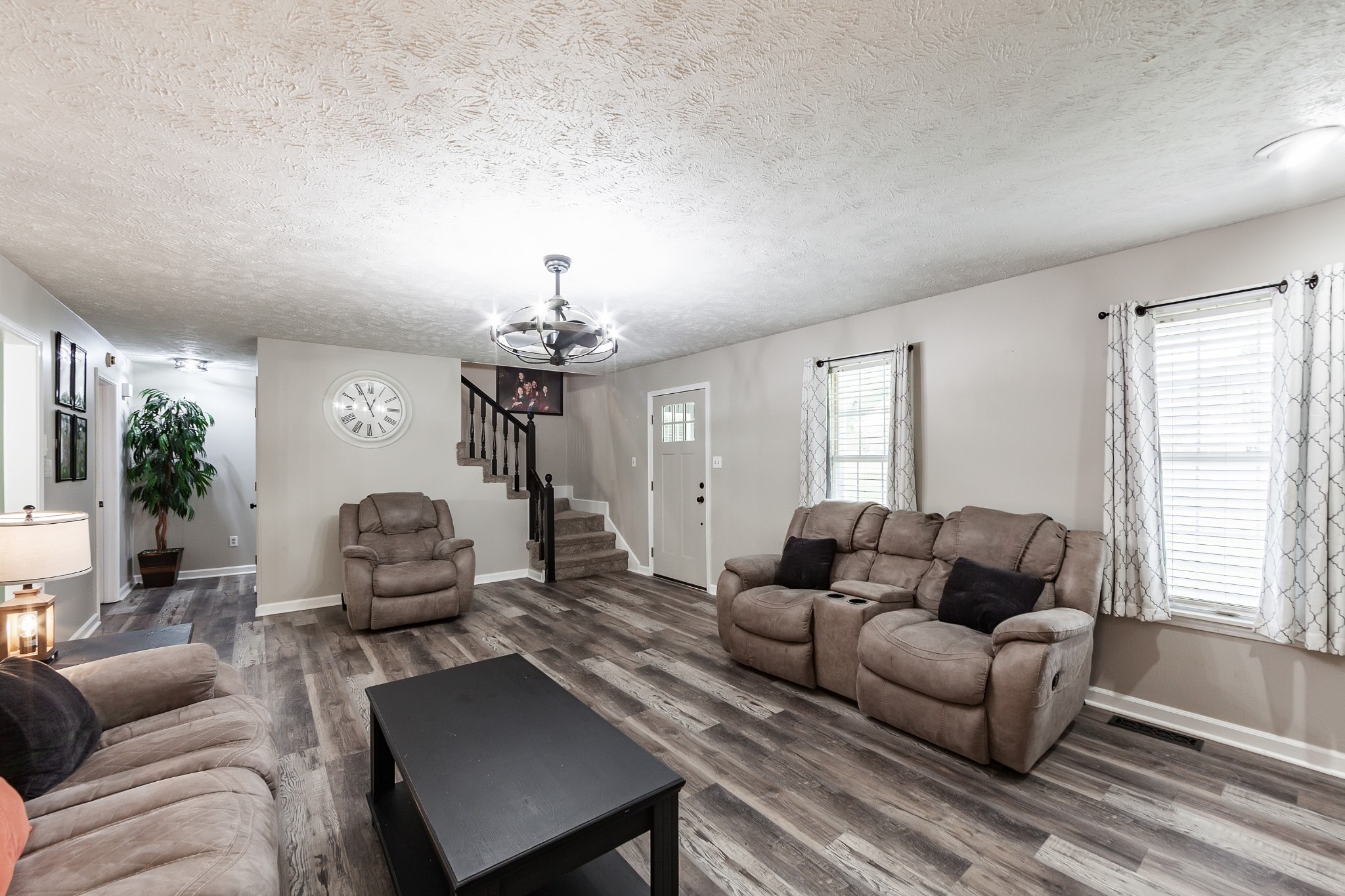 225 Meadowbrook Cir Property Photo 6