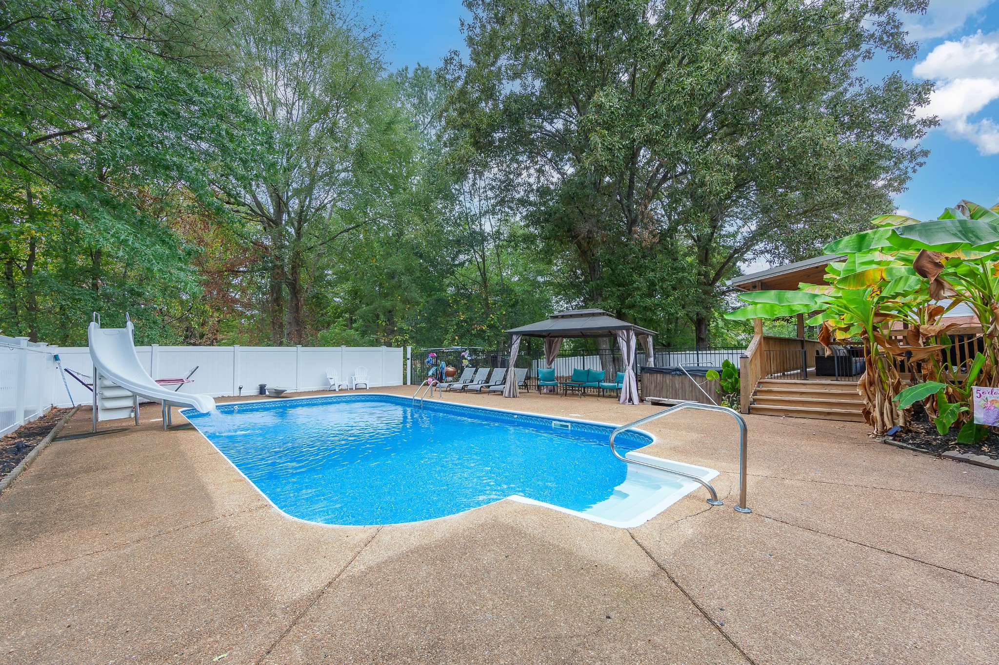 225 Meadowbrook Cir Property Photo 32