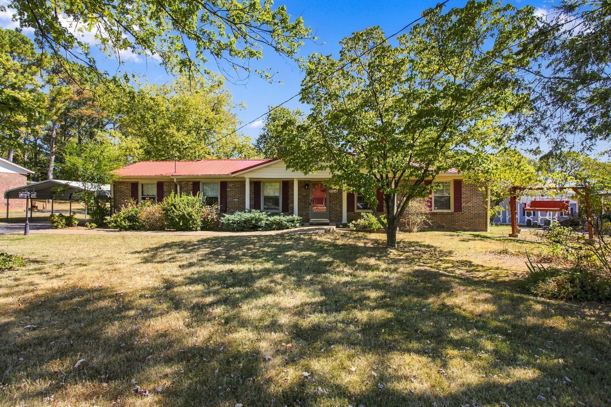 624 Crestland Dr Property Photo 2