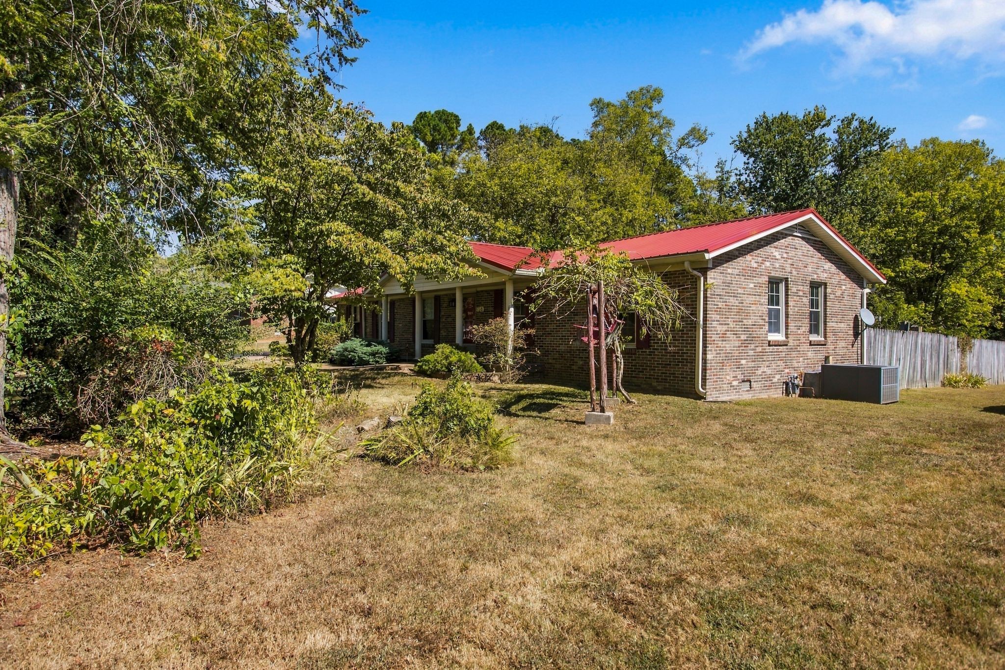 624 Crestland Dr Property Photo 3