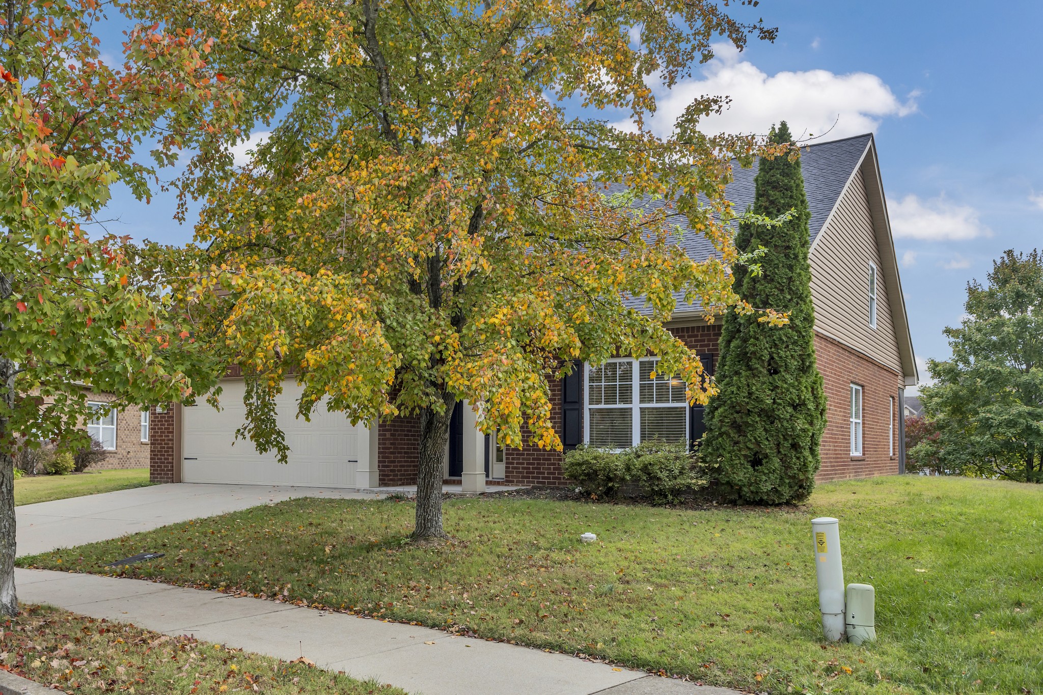 7336 Autumn Crossing Way Property Photo 3
