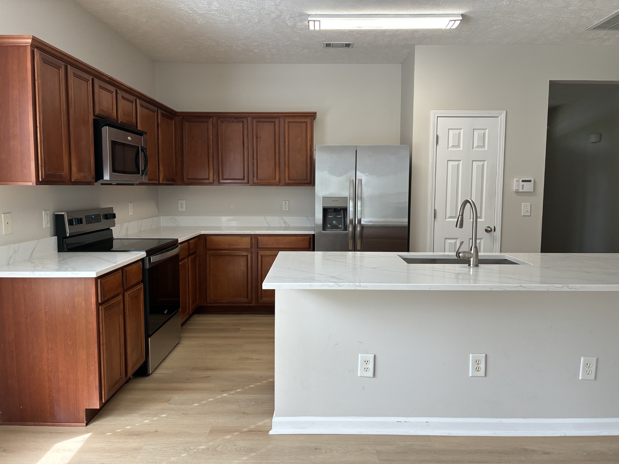 7336 Autumn Crossing Way Property Photo 13