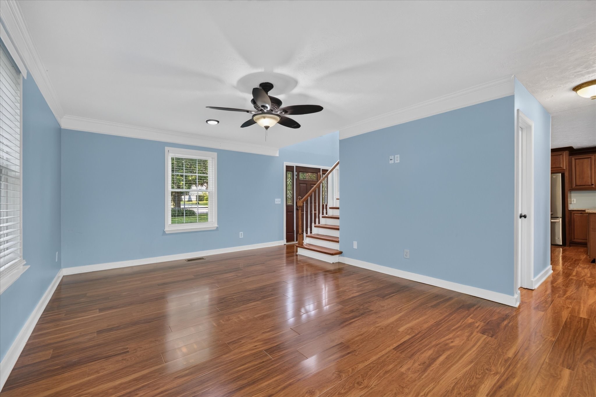 402 Pointe Clear Dr Property Photo 5