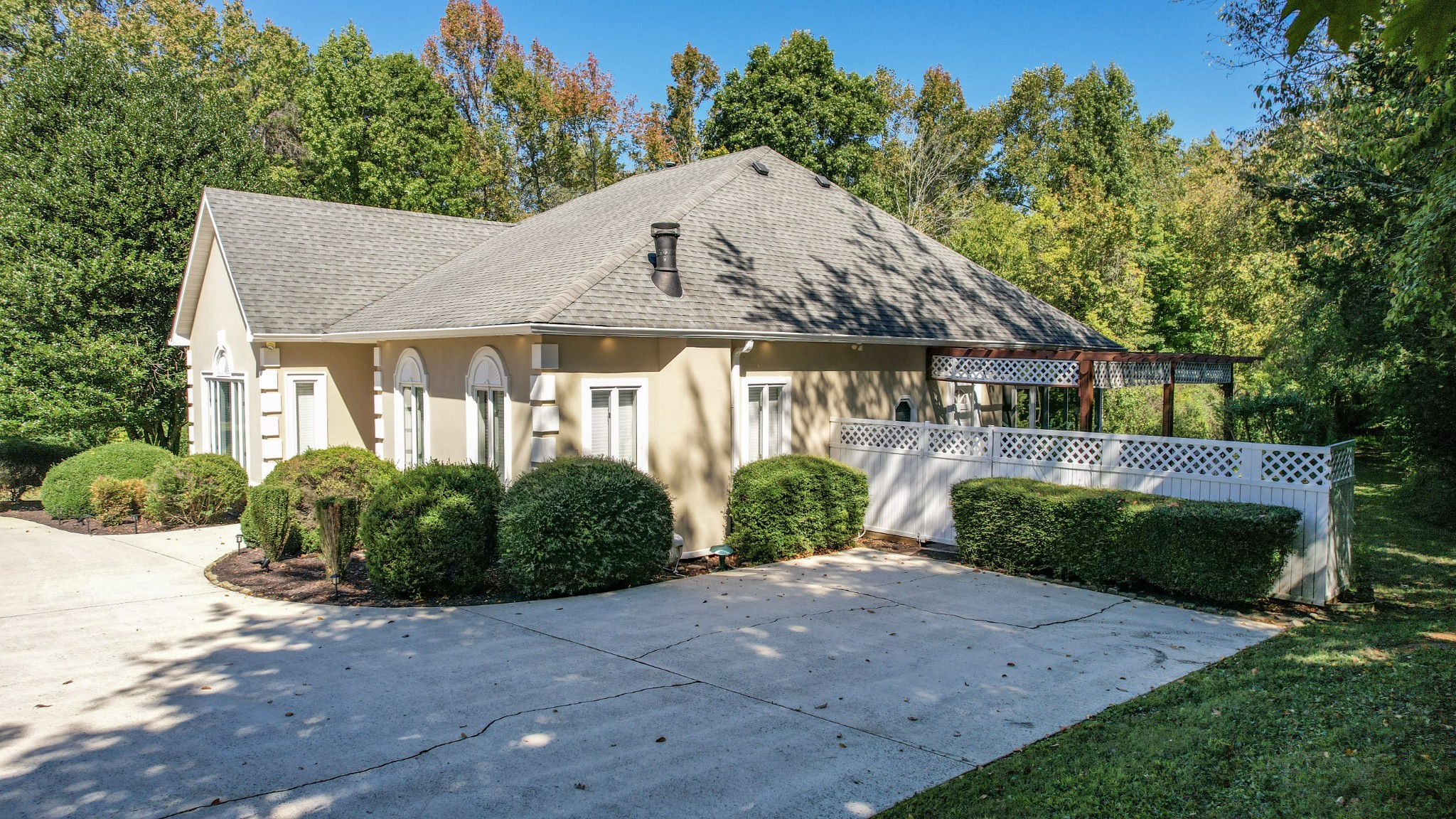 210 Anatole Ln, Nw Property Photo 3