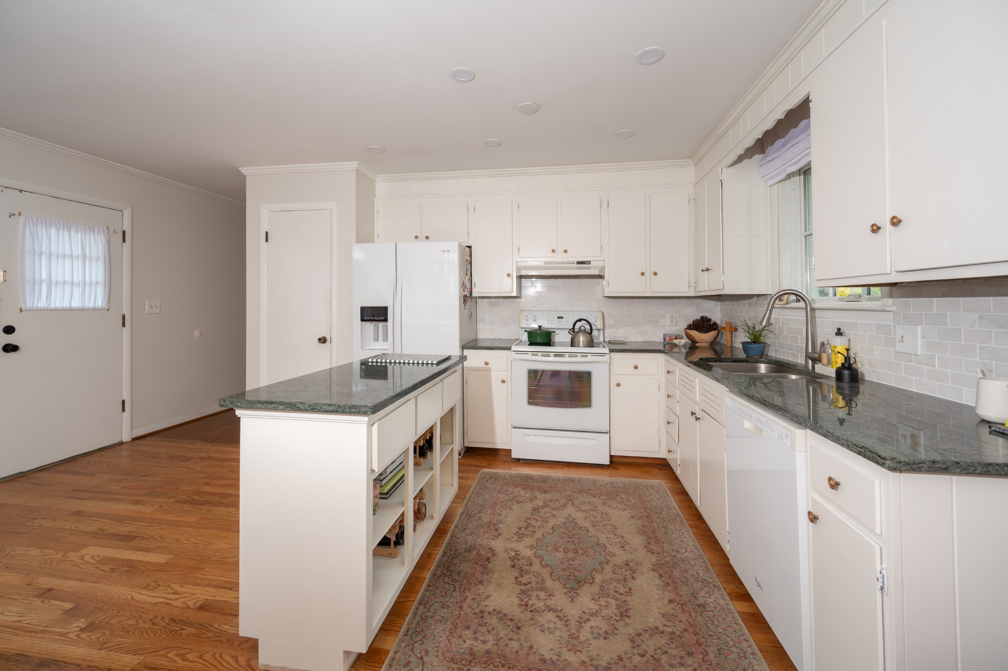 108 Brookfield Ave Property Photo 8